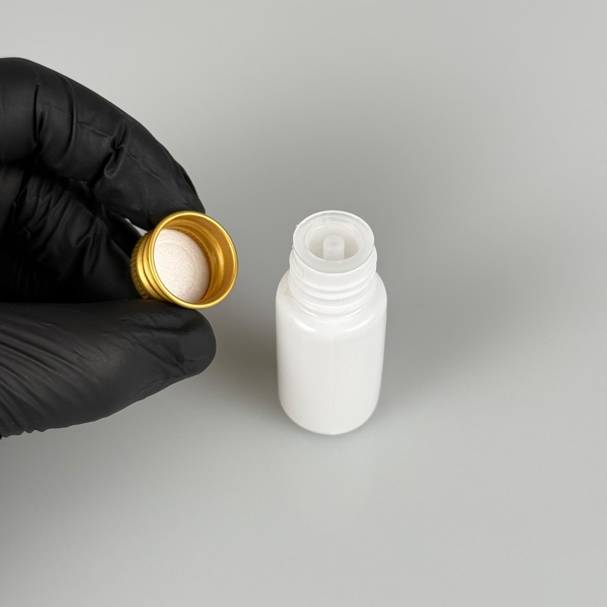10 CC BEYAZ PET SHOT ŞİŞE - KÖPÜK CONTALI GOLD ALÜMİNYUM METAL KAPAKLI + DAMLALIKLI KOLONYA TIPALI TIPALI TAKIM - 10 ML PLASTİK ŞİŞE
