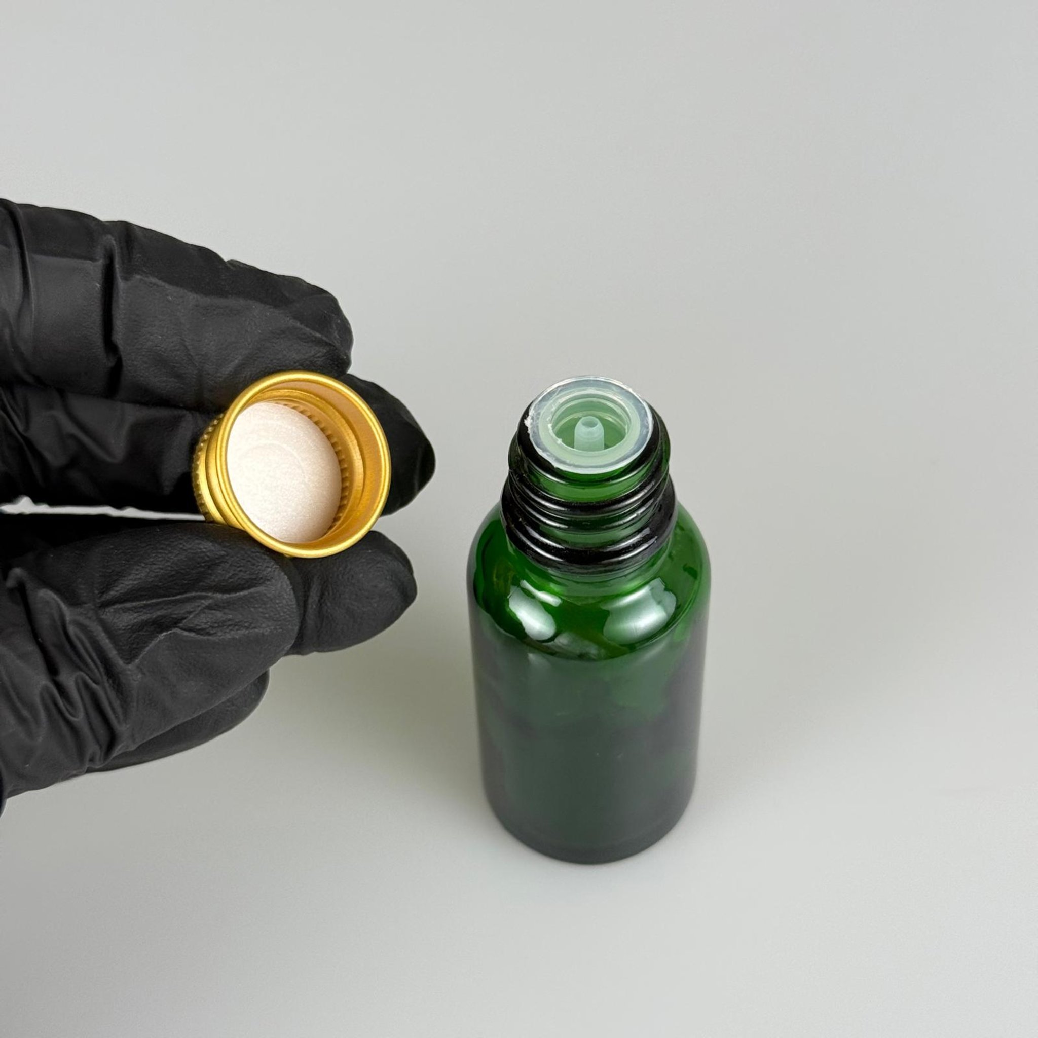 20 CC YEŞİL CAM ŞİŞE + KÖPÜK CONTALI GOLD ALÜMİNYUM METAL KAPAKLI + KOLONYA TIPALI TAKIM - 20 ML YEŞİL CAM ŞİŞE