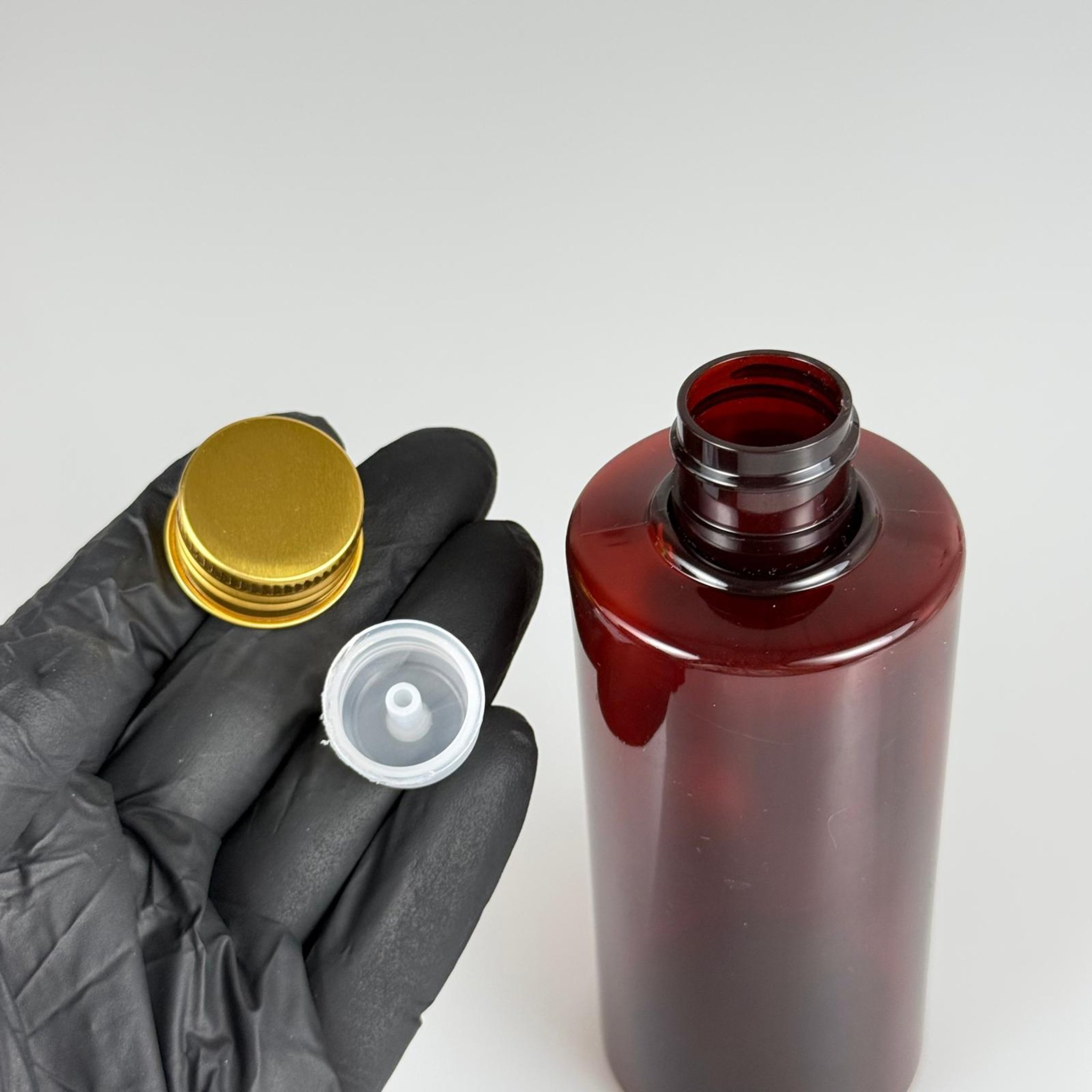 200 CC AMBER SİLİNDİR KESKİN KÜT MODEL SERT PET ŞİŞE (27 GR - 24 AĞIZ ) + KÖPÜK CONTALI GOLD METAL ALÜMİNYUM KAPAKLI + KOLONYA TIPALI TAKIM - 200 ML KAPAKLI KAHVERENGİ PET ŞİŞELER