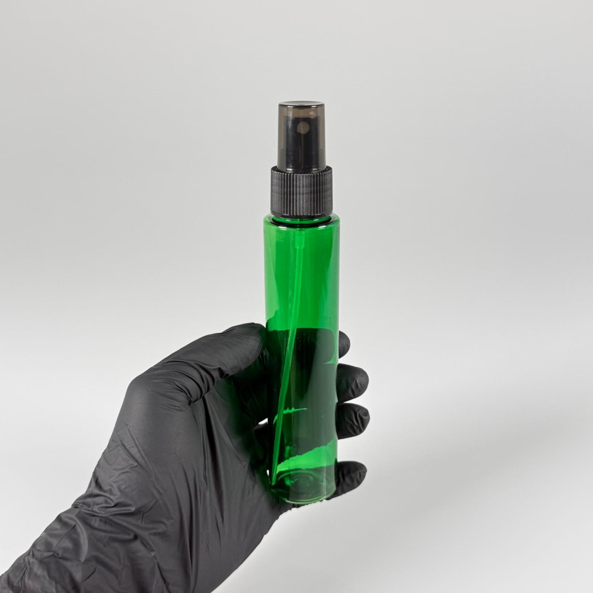 100 CC UZUN SİLİNDİR YEŞİL PET ŞİŞE (24 GR)  - SİYAH SPREYLİ - 100 ML BİBERİYE SUYU, LAVANTA YAĞI, SAÇ SERUM, TONİK VB İÇİN PLASTİK KOZMETİK AMBALAJLARI