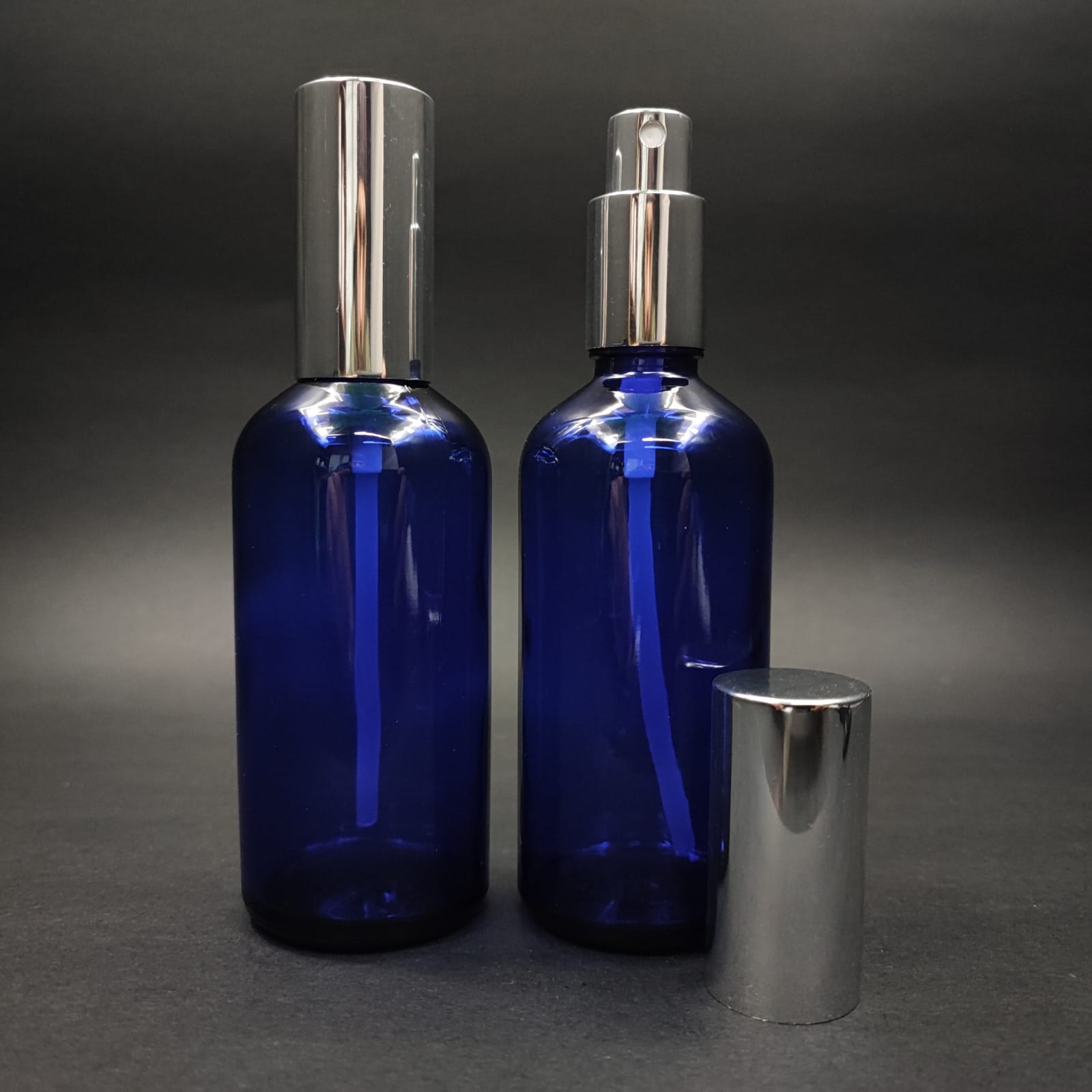 100 ML LÜKS VİDALI VALF ÇEVİRME PARFÜM ŞİŞELERİ - 100 CC MAVİ CAM ŞİŞE - GÜMÜŞ METAL SPREYLİ KAPAKLI SET