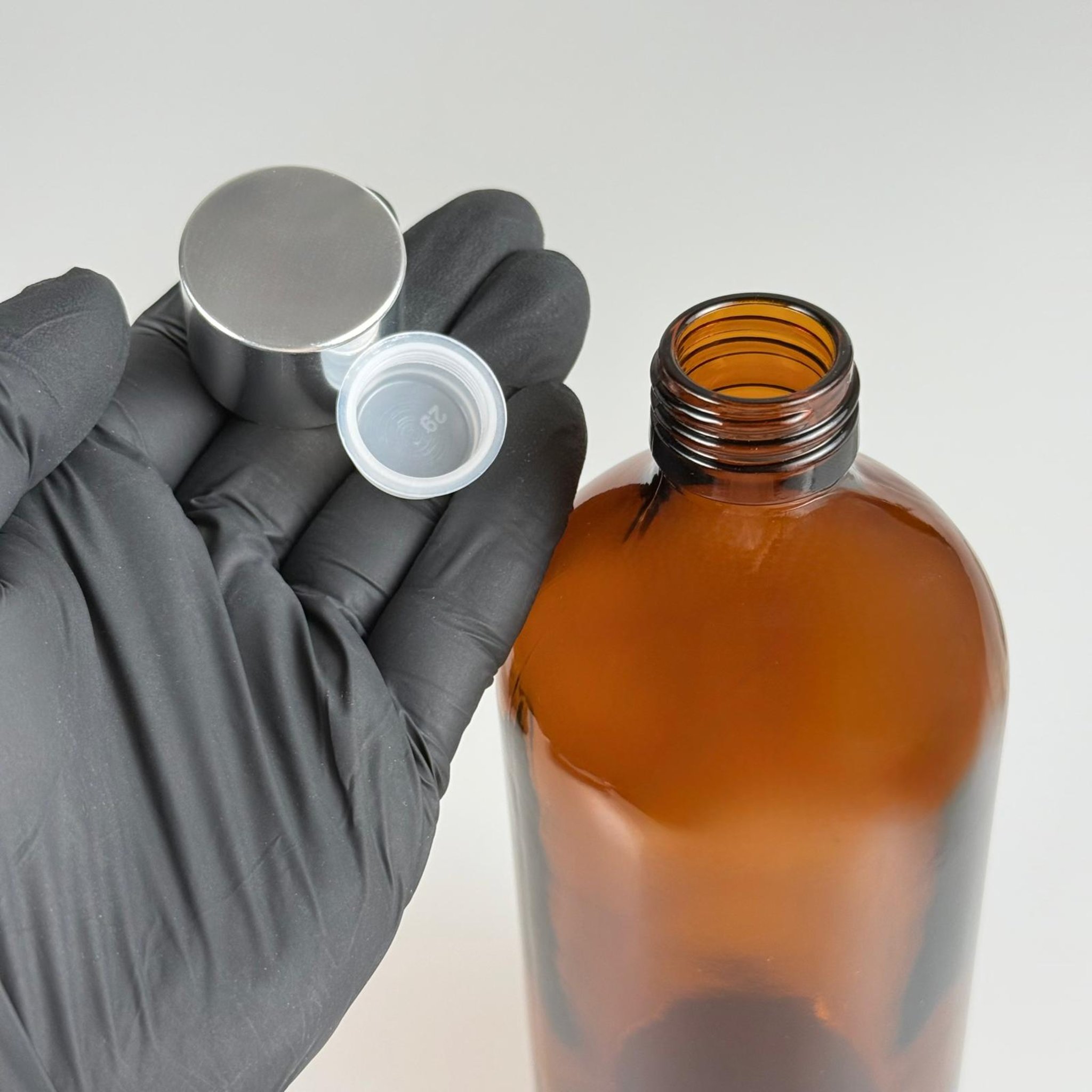 500 CC AMBER CAM ŞİŞE  + ALÜMİNYUM KAPLAMALI GÜMÜŞ KAPAKLI + KÖR TIPALI TAKIM - 500 ML KAHVERENGİ CAM ŞİŞE