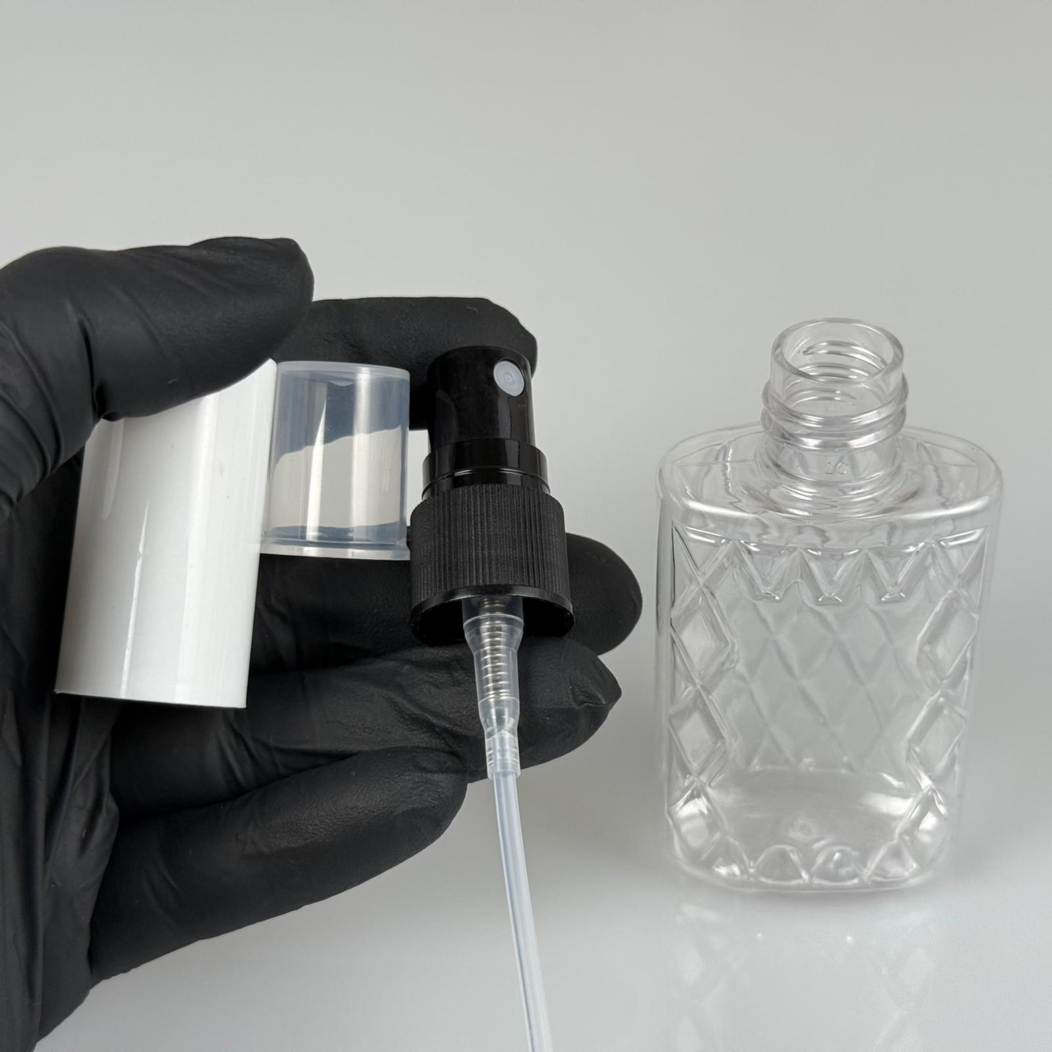 50 CC ŞEFFAF PET KÖŞELİ PARFÜM ŞİŞESİ - SİYAH SPREYLİ - BEYAZ KORUMA KAPAKLI - 50 ML PLASTİK PARFÜM - KOLONYA ŞİŞESİ