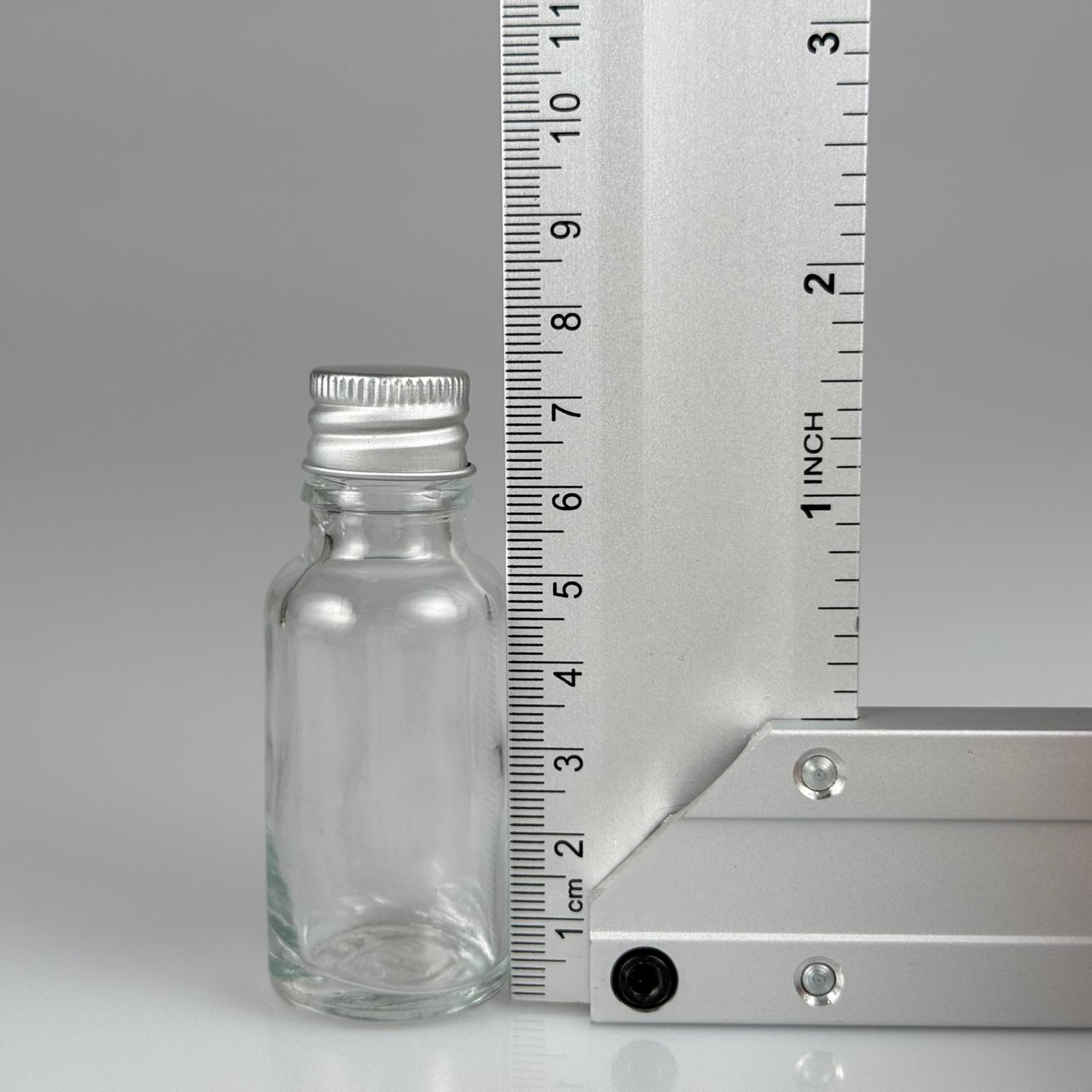 20 CC ŞEFFAF CAM ŞİŞE + KÖPÜK CONTALI GÜMÜŞ ALÜMİNYUM METAL KAPAKLI + DAMLALIKLI KOLONYA TIPALI TAKIM - 20 ML ŞEFFAF CAM ŞİŞE