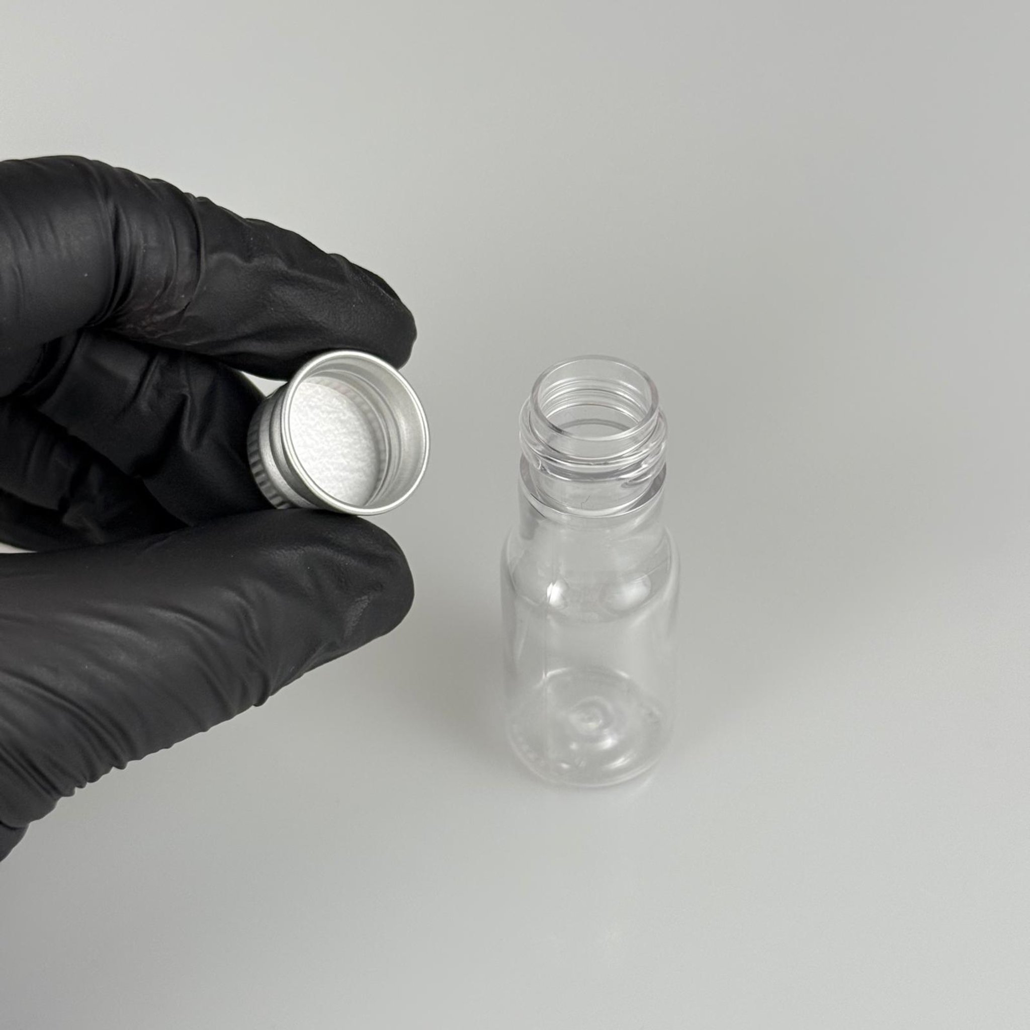 10 CC ŞEFFAF PET ŞİŞE + KÖPÜK CONTALI GÜMÜŞ ALÜMİNYUM METAL KAPAKLI  TAKIM - 10 ML PLASTİK ŞİŞE (SİLME 15 CC)