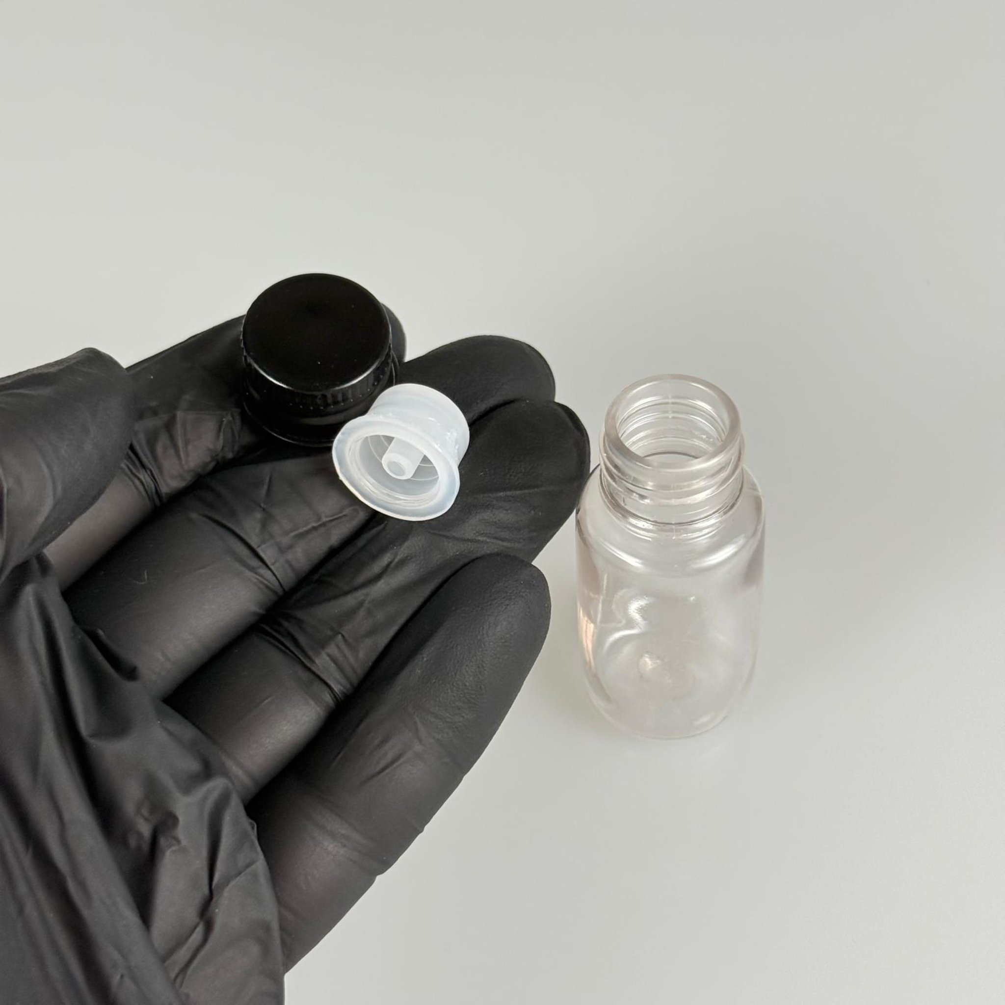 10 CC ŞEFFAF PET SHOT ŞİŞE - KÖPÜK CONTALI SİYAH ALÜMİNYUM METAL KAPAKLI + DAMLALIKLI KOLONYA TIPALI TAKIM - 10 ML PLASTİK ŞİŞE