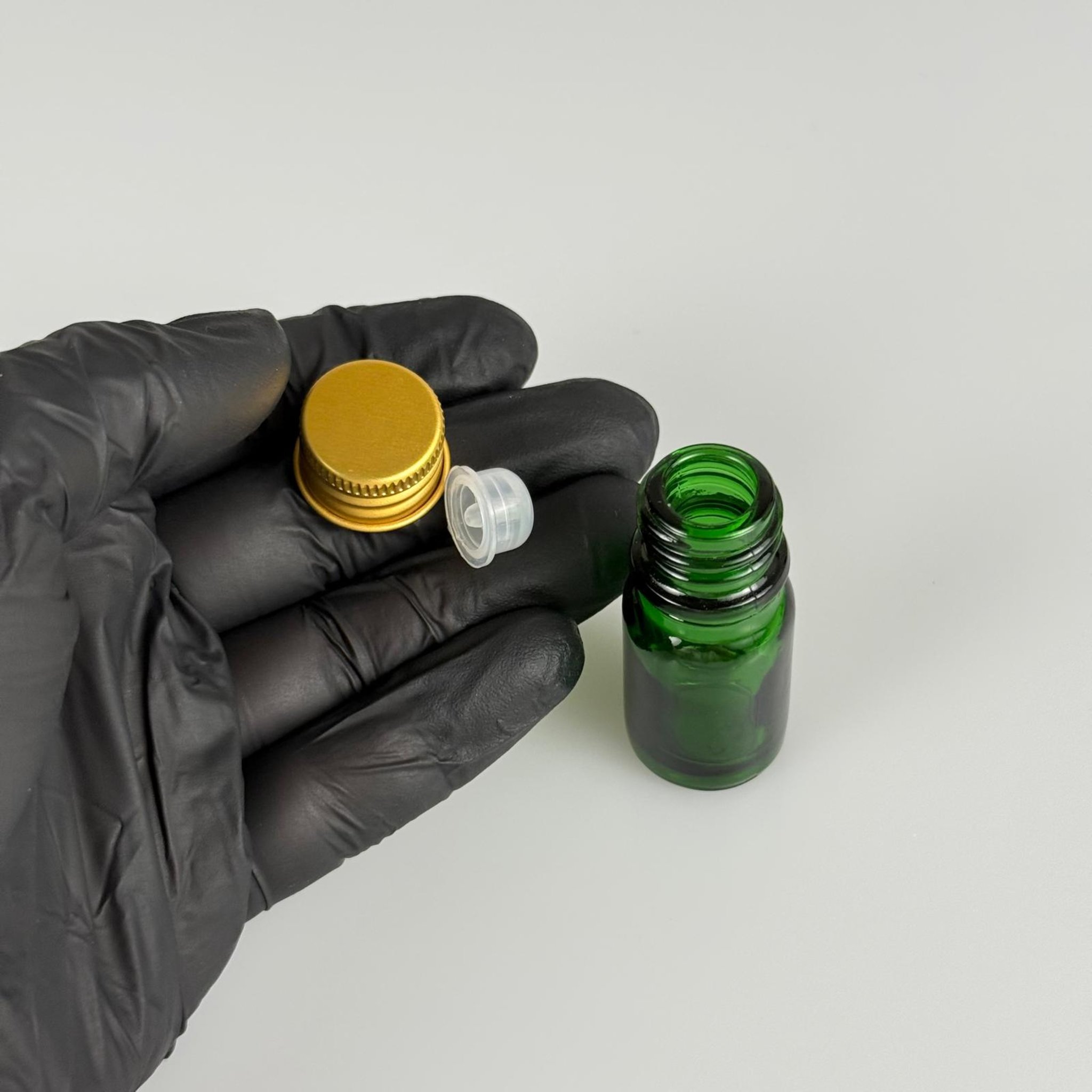 5 CC YEŞİL CAM ŞİŞE + KÖPÜK CONTALI GOLD ALÜMİNYUM METAL KAPAKLI + KOLONYA TIPALI TAKIM - 5 ML YEŞİL CAM ŞİŞE