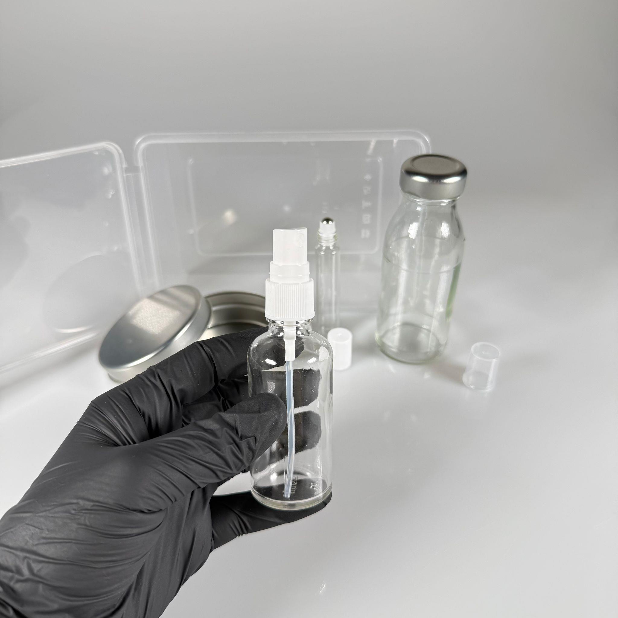 HAC, UMRE İÇİN AMBALAJ SETİ STANDART - 100 ML KAPAKLI METAL HURMA KUTUSU + 100 ML KAPAKLI CAM ZEMZEM ŞİŞESİ + 50 ML SPREYLİ CAM GÜLSUYU ŞİŞESİ + 10 ML ROLL-ON CAM KOKU ŞİŞESİ + PLASTİK SAKLAMA KABI TAKIM