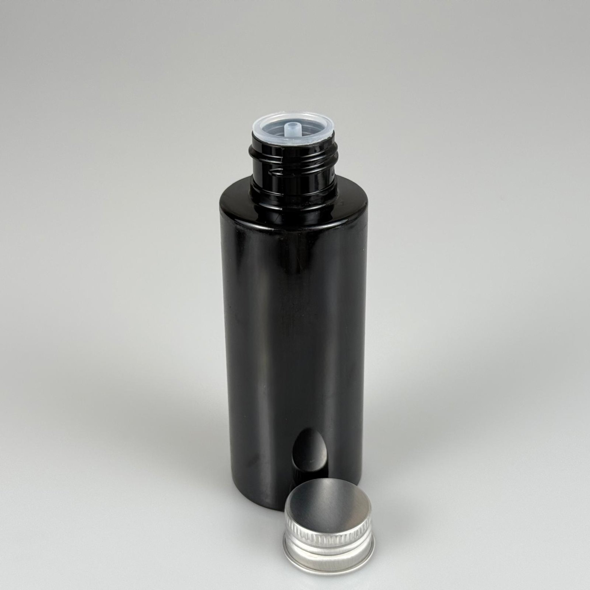 100 CC SİYAH SİLİNDİR KESKİN KÜT MODEL SERT PET ŞİŞE ( 17 GR - 24 AĞIZ ) + KÖPÜK CONTALI GÜMÜŞ METAL ALÜMİNYUM KAPAK + KOLONYA TIPALI TAKIM - 100 ML KAPAKLI SİYAH PLASTİK ŞİŞELER