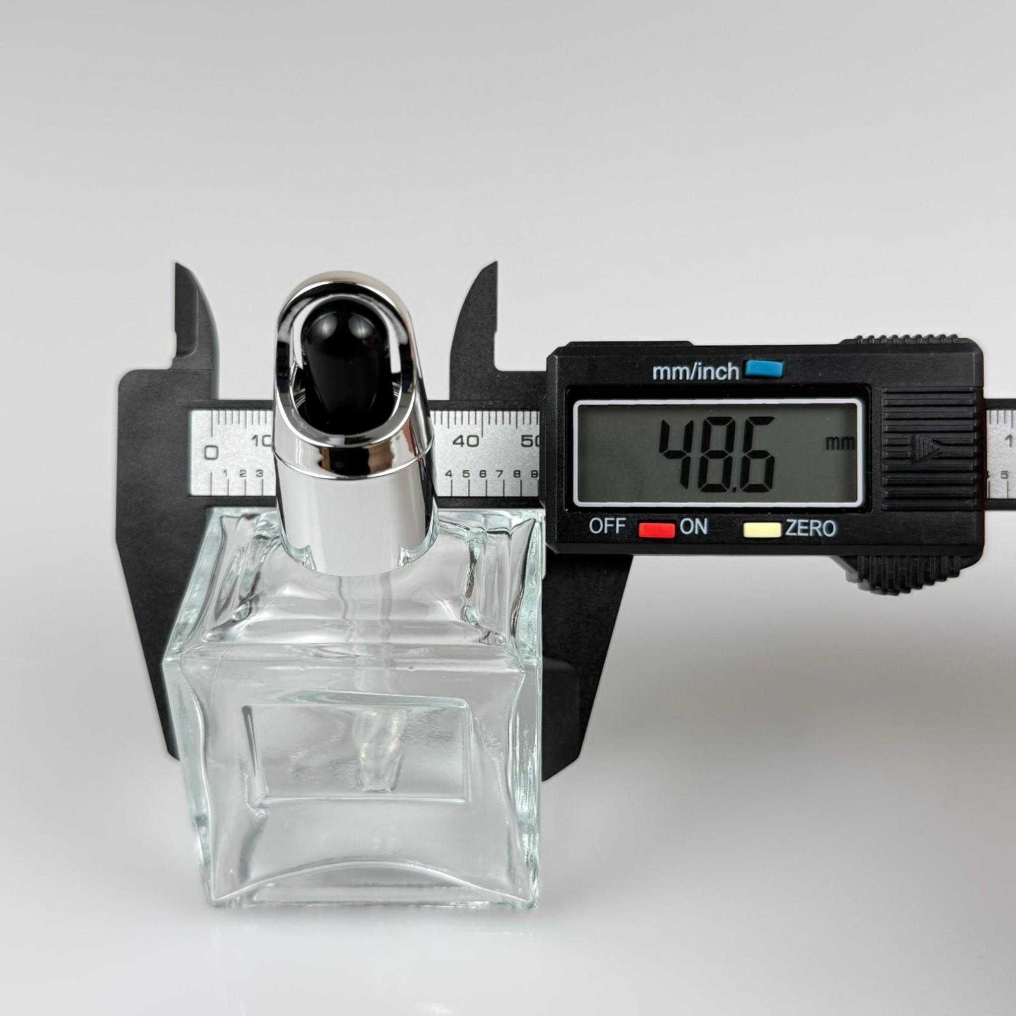 50 CC KÖŞELİ PRİZMA PRESTİJLİ CAM DAMLALIKLI ŞİŞE - SİYAH EMZİK - GÜMÜŞ FLOWER SEPET MODEL METALİK KAPAK - 50 ML CAM DAMLALIKLI ŞİŞE - DAMLALIKLI BOŞ ŞİŞE