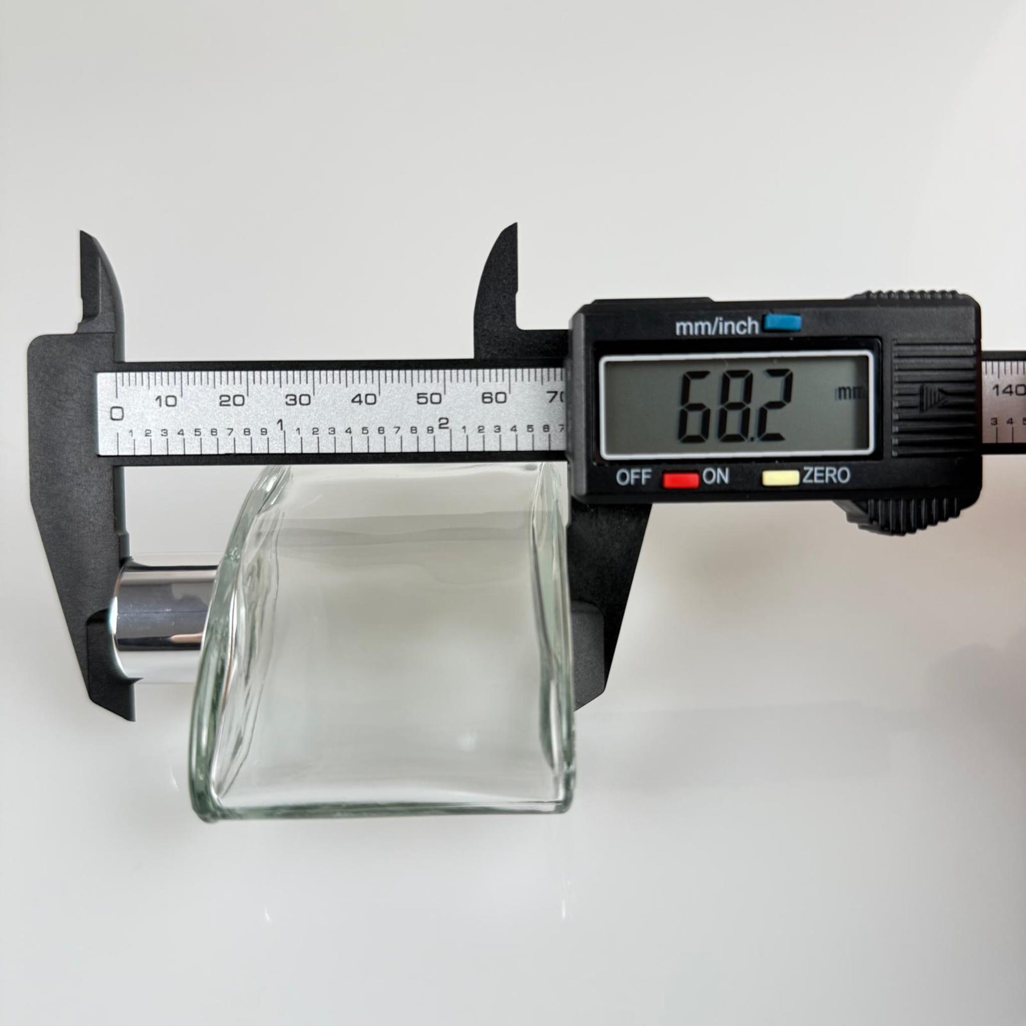YASSI MODEL CAM KOLONYA ŞİŞESİ + METAL GÜMÜŞ KAPAK + TIPA - 50 ML - HEDİYELİK KOLONYA ŞİŞELERİ