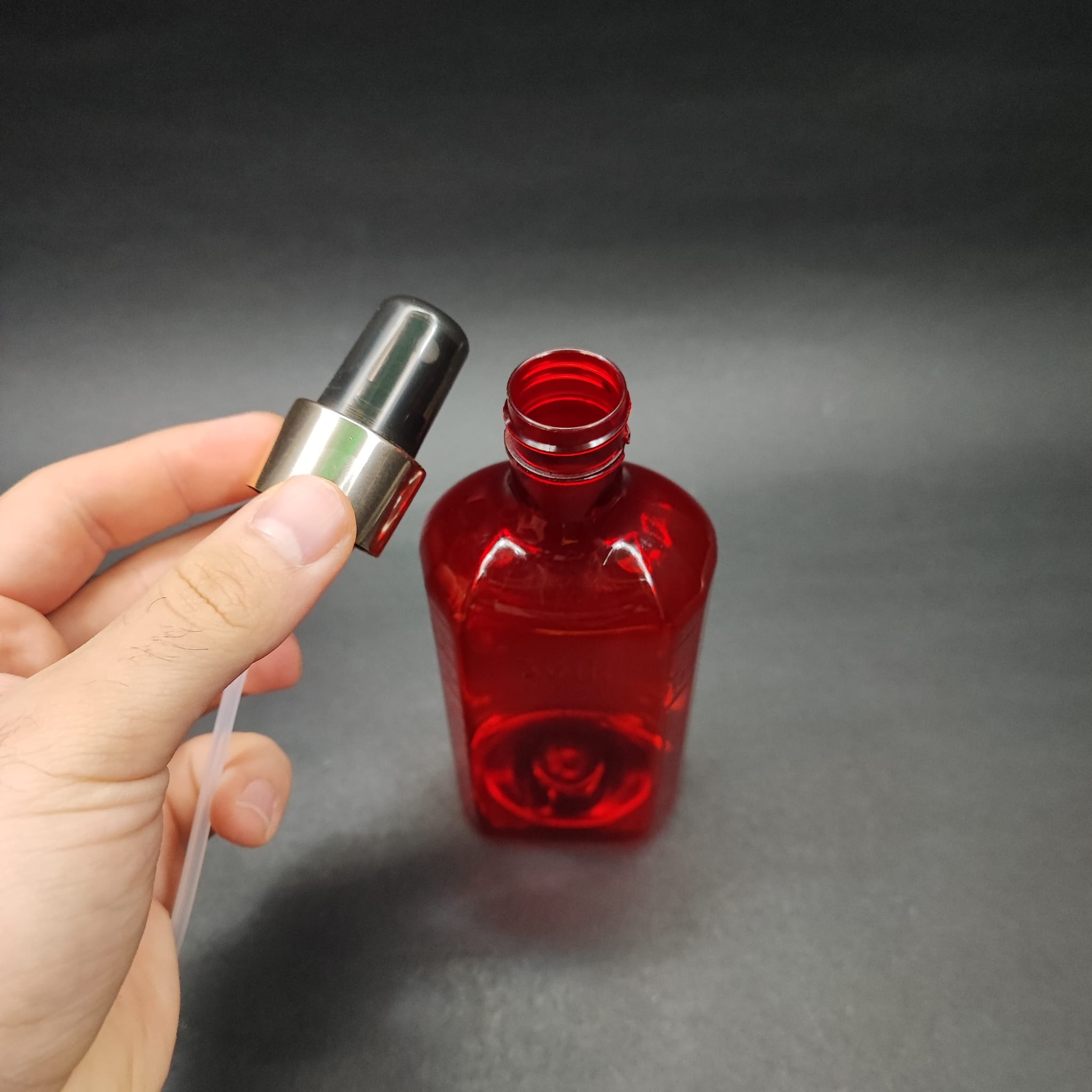 200 CC ÖLÇEKLİ PET ŞİŞE - GOLD PARMAK SPREYLİ - 200 ML VE OZ ÖLÇÜLÜ KIRMIZI PET ŞİŞE