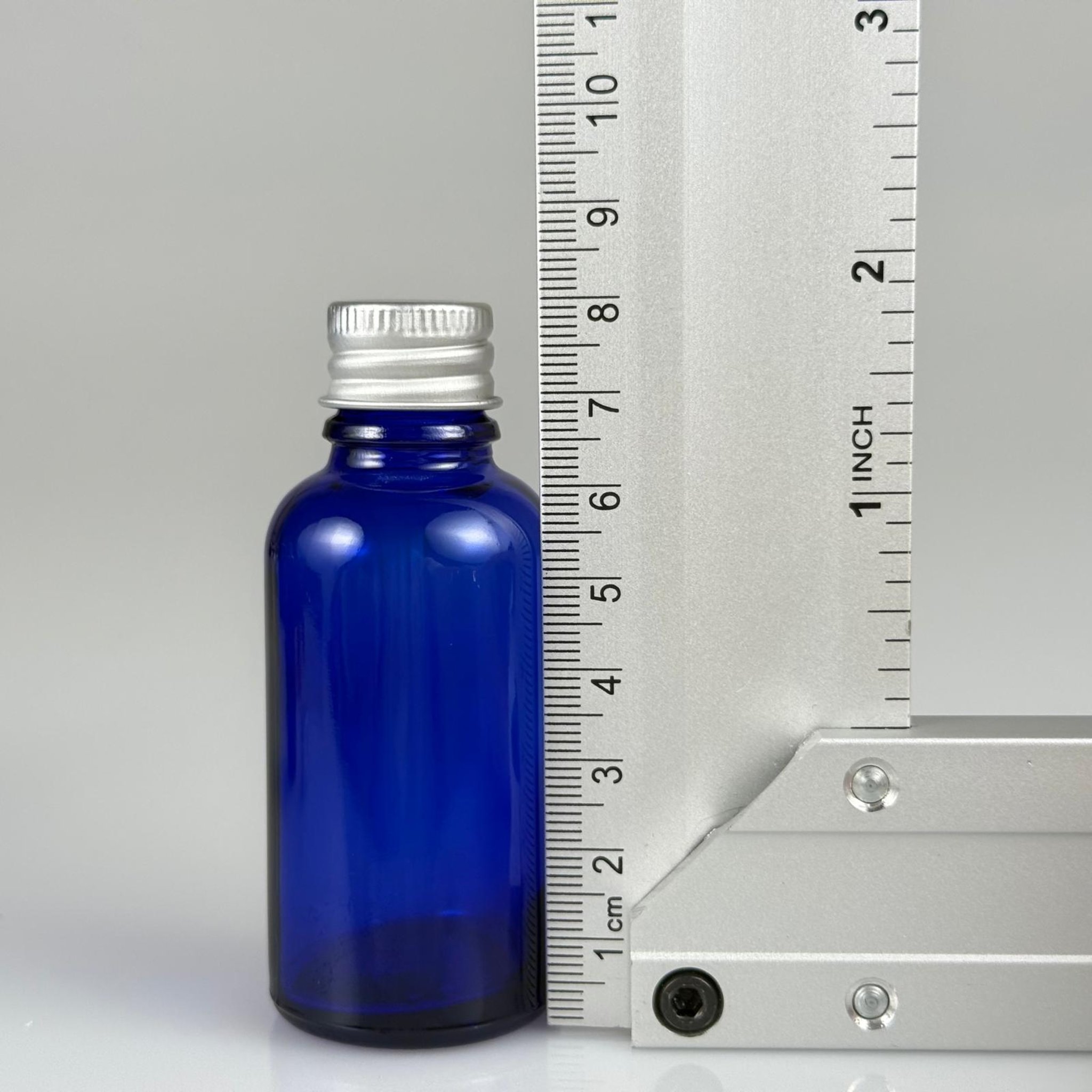 30 CC MAVİ CAM ŞİŞE + KÖPÜK CONTALI GÜMÜŞ ALÜMİNYUM METAL KAPAKLI + DAMLALIKLI KOLONYA TIPALI TAKIM - 30 ML MAVİ CAM ŞİŞE