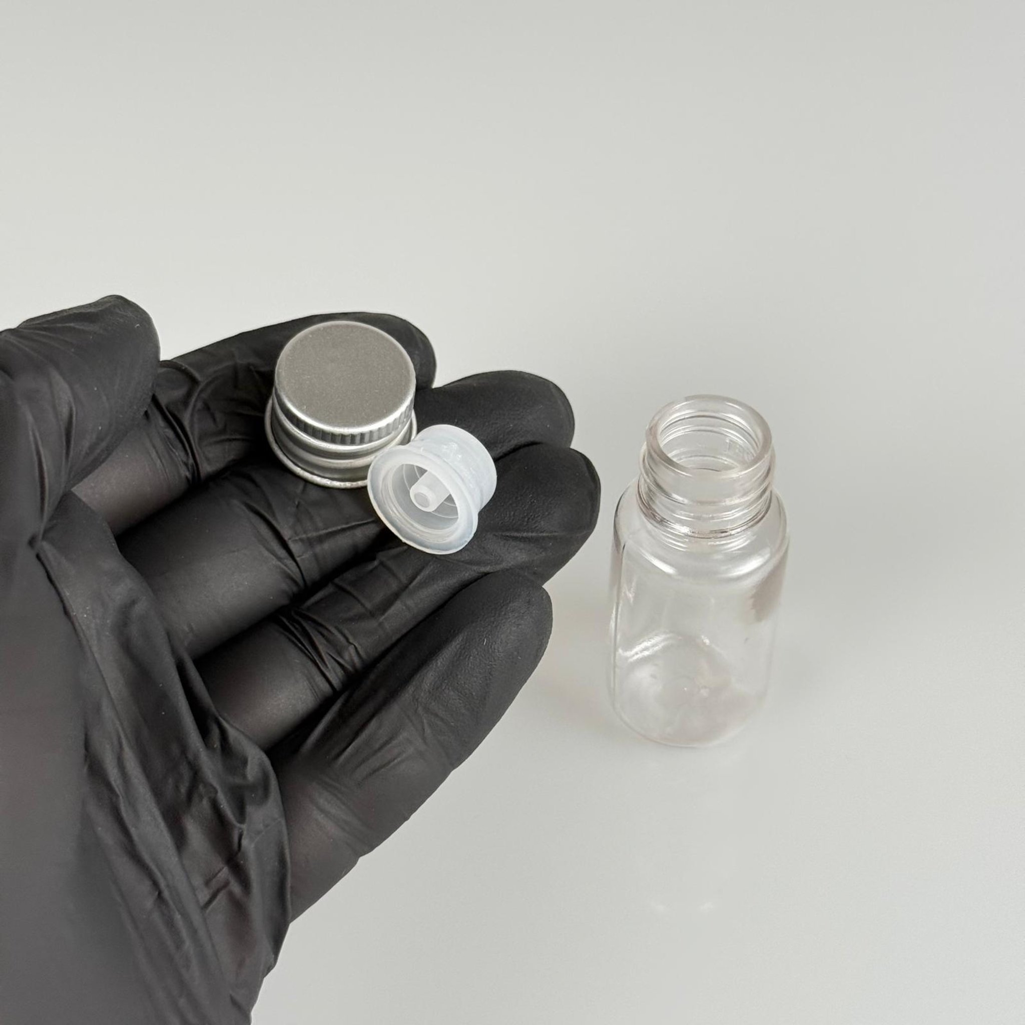 10 CC ŞEFFAF PET SHOT ŞİŞE - KÖPÜK CONTALI GÜMÜŞ ALÜMİNYUM METAL KAPAKLI + DAMLALIKLI KOLONYA TIPALI TAKIM - 10 ML PLASTİK ŞİŞE