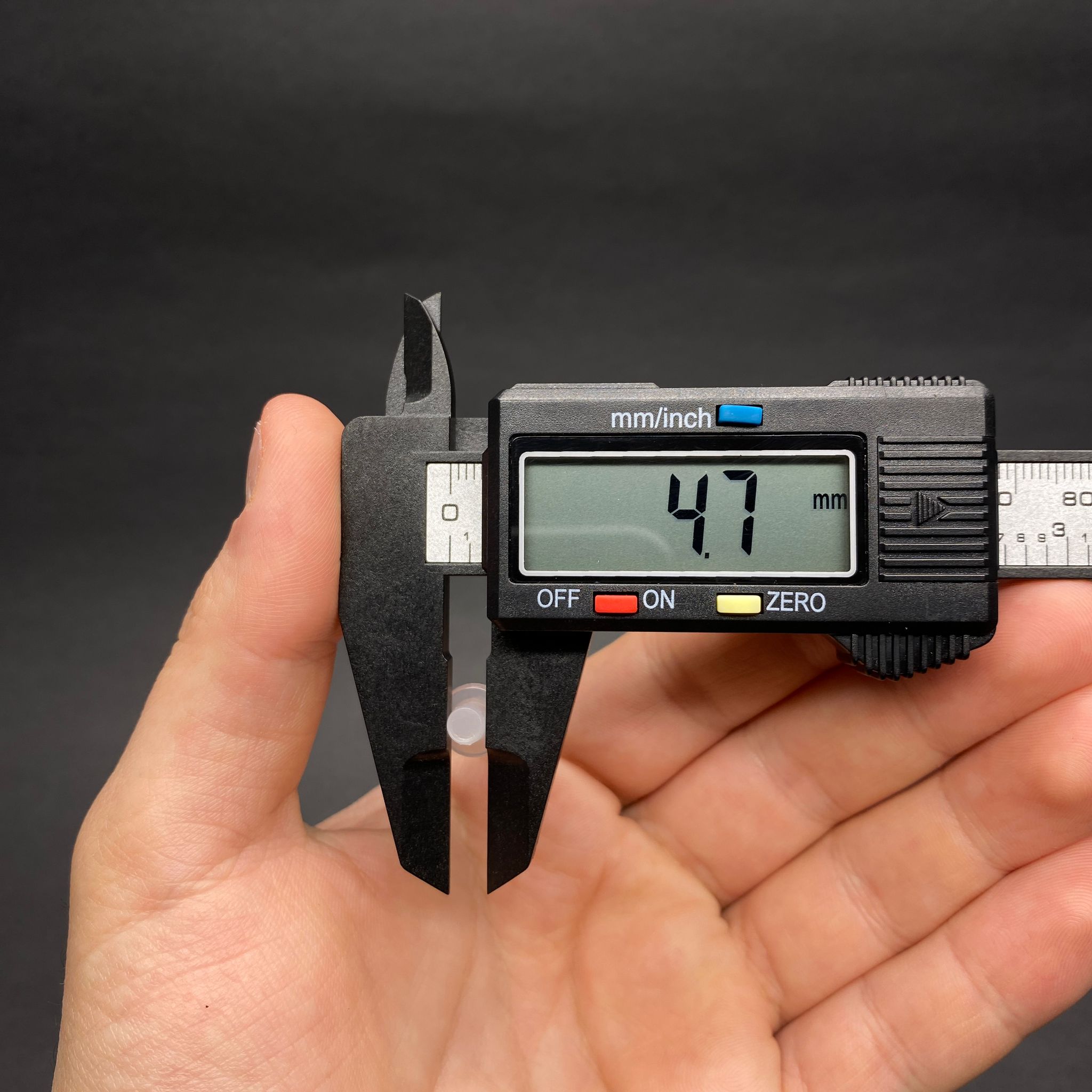 5,7 CM FIRÇA (18 MM İNCE MODEL KİLİTLİ KAPAK İLE UYUMLU, KAPAĞA TAKILARAK KULLANILIR)