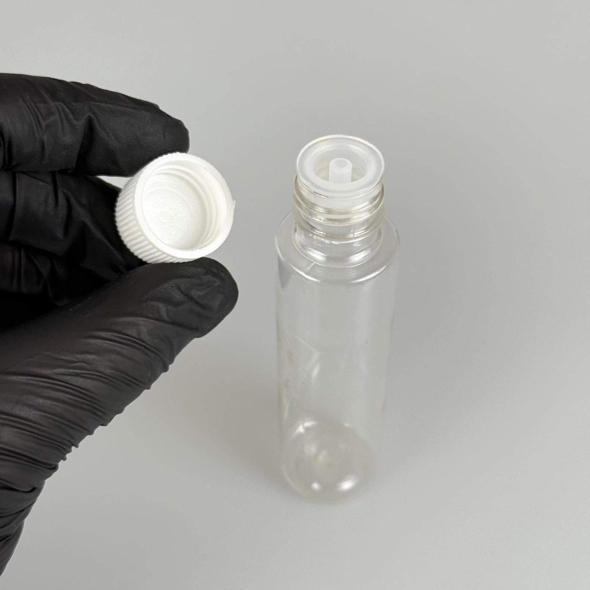 35 CC İÇTEN DAMLALIKLI PLASTİK ŞİŞE -  35 ML ŞEFFAF PET ŞİŞE + CONTALI BEYAZ KAPAK + KOLONYA TIPALI (DELEREK KULLANILIR) TAKIM