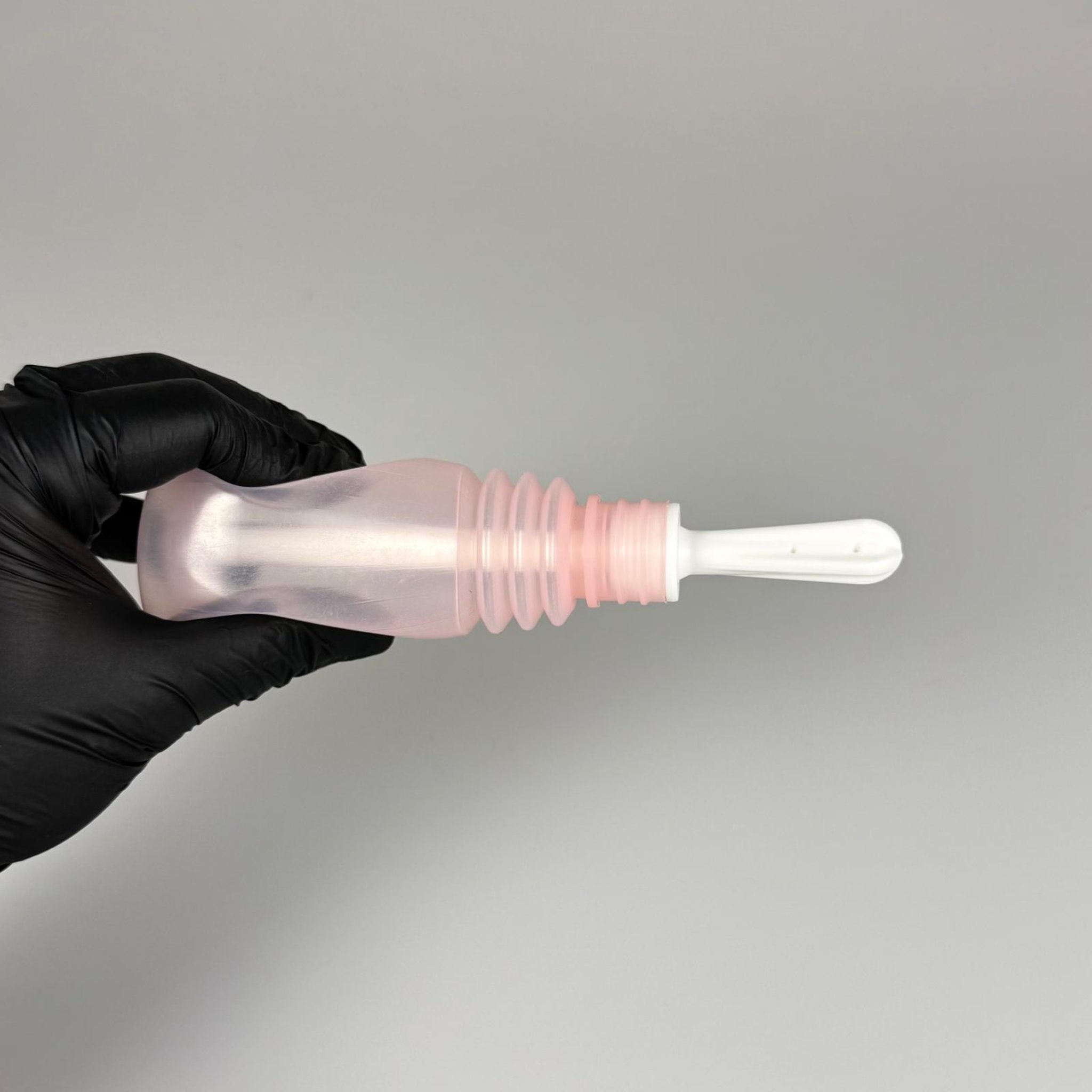 150 CC LAVMAN ŞİŞESİ - 150 ML KİLİTLİ BAŞLIKLI SIKILABİLİR YUMUŞAK PEMBE YARI SAYDAM LAVMAN ŞİŞESİ