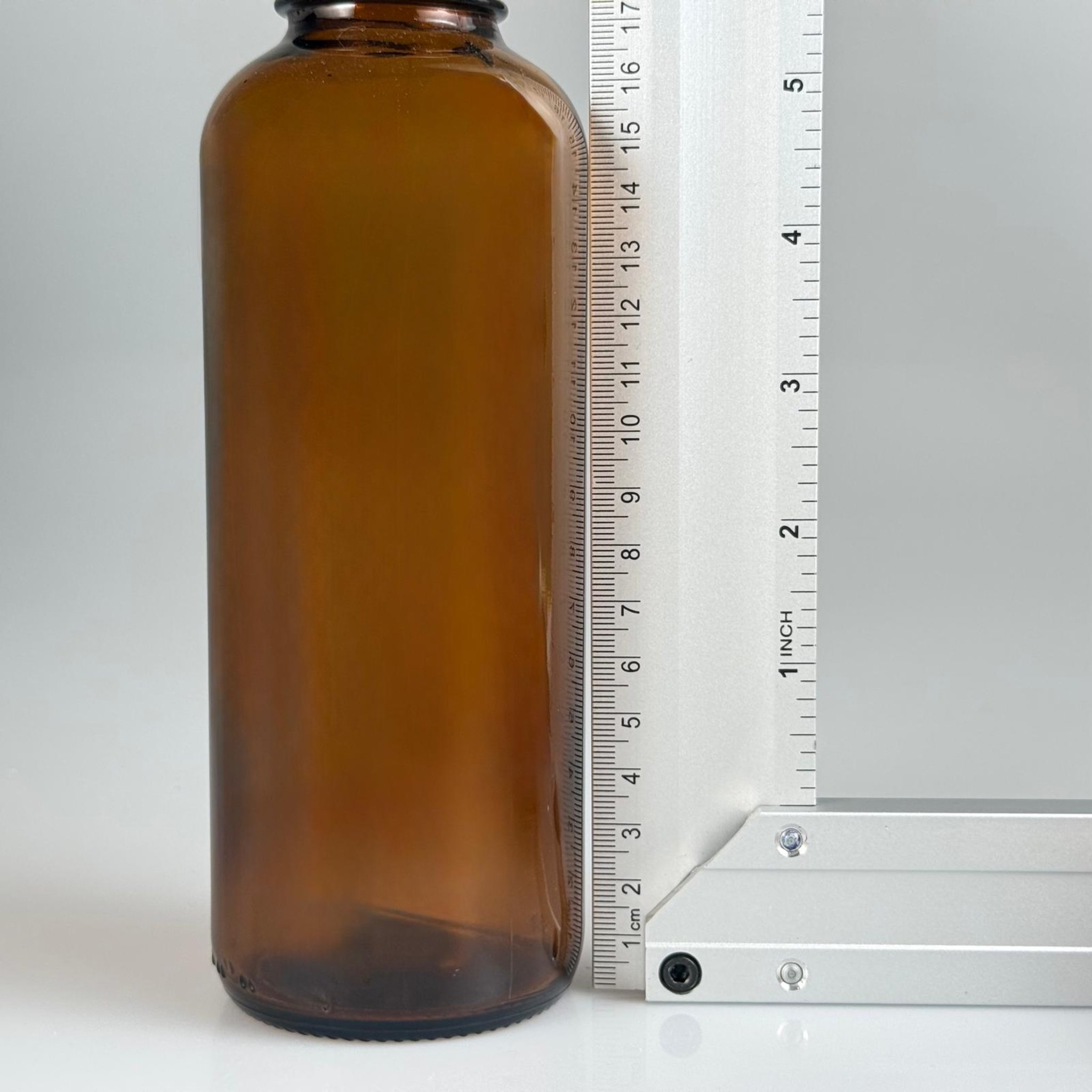 500 CC ENDÜSTRİYEL, KEVITA MODEL GENİŞ AĞIZLI AMBER CAM ŞİŞE - CONTALI GÜMÜŞ METAL KAPAKLI + KENDİNDEN YAPIŞKANLI KÖPÜK CONTALI TAKIM - 500 ML CAM KAHVERENGİ ECZA, ZEYTİNYAĞI, ÇEREZ, GRANÜR KAHVE, COLDBREW VB İÇİN ÇOK AMAÇLI CAM ŞİŞELER