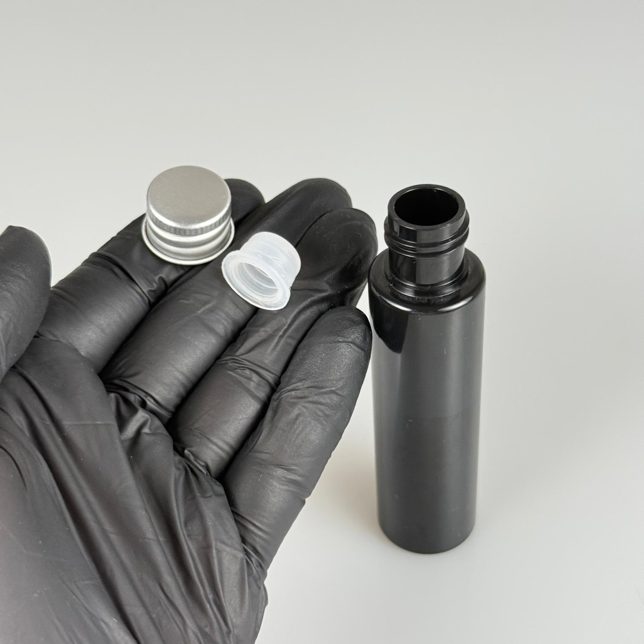 35 CC PET ŞİŞE - KÖPÜK CONTALI GÜMÜŞ ALÜMİNYUM METAL KAPAKLI + KÖR TIPALI TAKIM - 35 ML SİYAH PET ŞİŞE