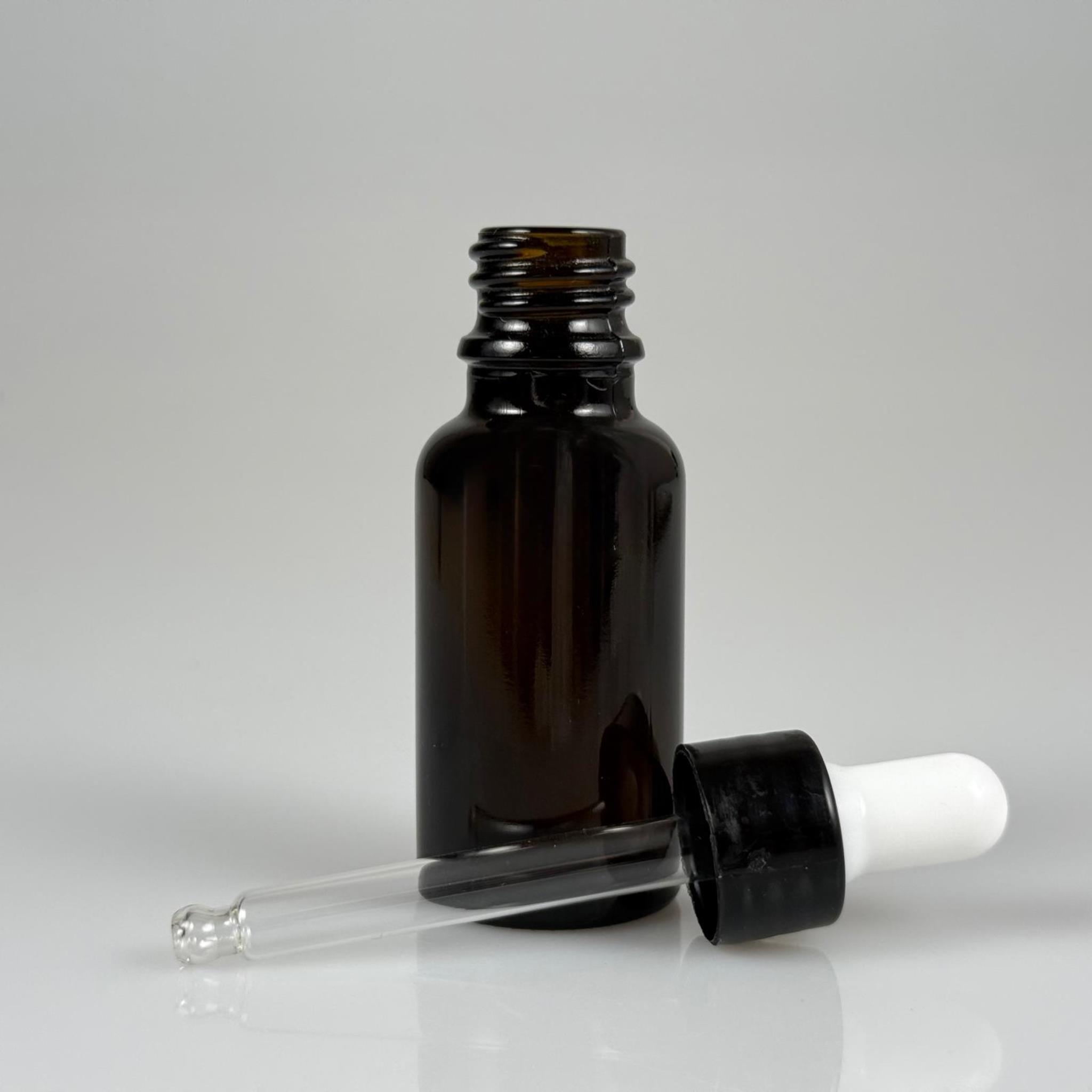 20 CC ÜST KALİTE AMBER CAM DAMLALIKLI ŞİŞE - BEYAZ EMZİK + SİYAH DÜZ KAPAK + CAM PİPET TAKIM - 20 ML ÜST KALİTE KAHVERENGİ DAMLALIKLI ŞİŞE SETİ