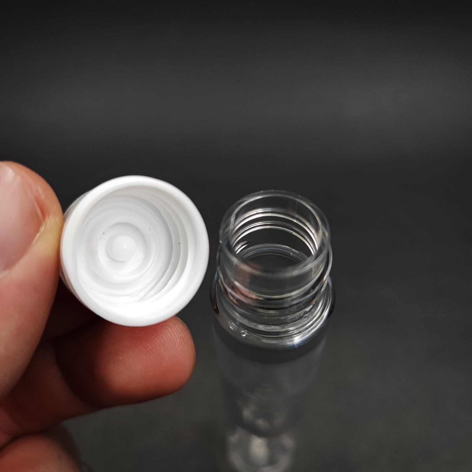 30 CC ŞEFFAF PLASTİK UZUN ŞİŞE + KENDİNDEN CONTALI SIZDIRMAZ BEYAZ KAPAK - 30 ML KAPAKLI PET ŞİŞE