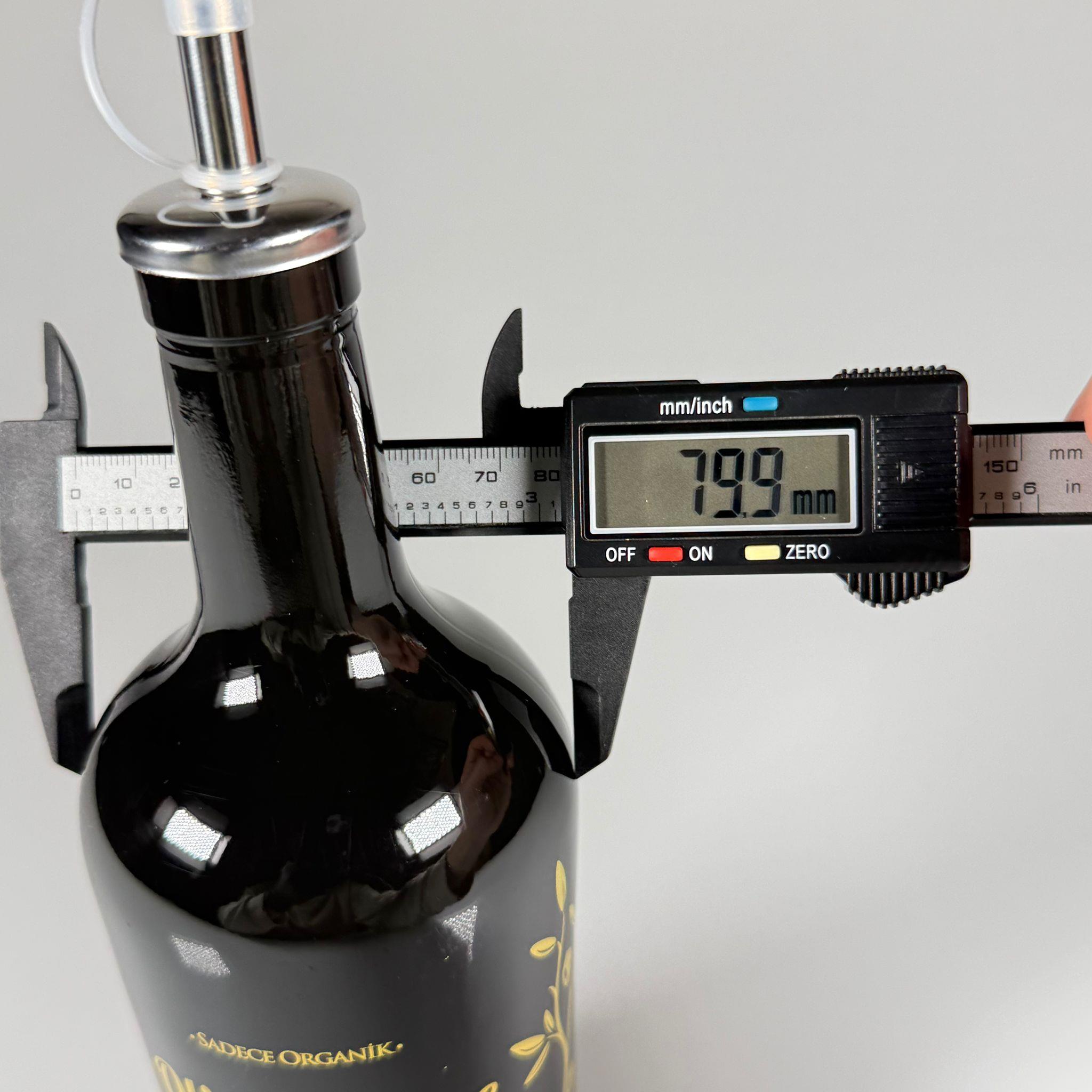 500 CC SİYAH OLİVE YAZI CAM ZEYTİNYAĞ ŞİŞESİ - ÇELİK KAPAKLI YAĞDANLIK TIPALI YAĞ AKITICILI - 500 ML YAĞDANLIK BASKILI CAM ŞİŞE