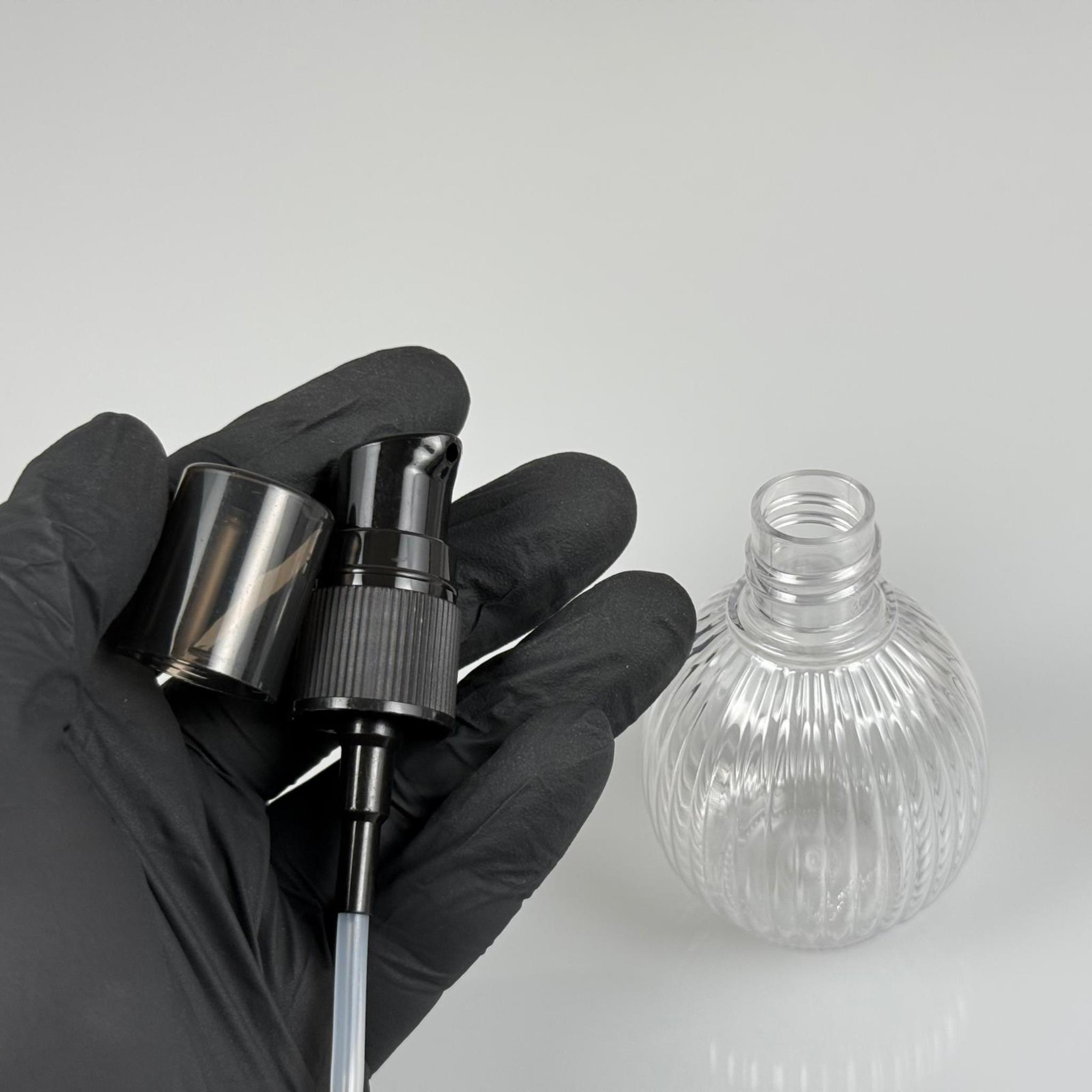50 CC TOP ÇİZGİLİ DESENLİ SİYAH LOSYON POMPALI PET ŞİŞE - 18 MM SİYAH LOSYON POMPALI TAKIM - 50 ML LOSYON POMPALI PET ŞİŞE ( YOĞUN KIVAMLI SIVILARDA KULLANILIR )
