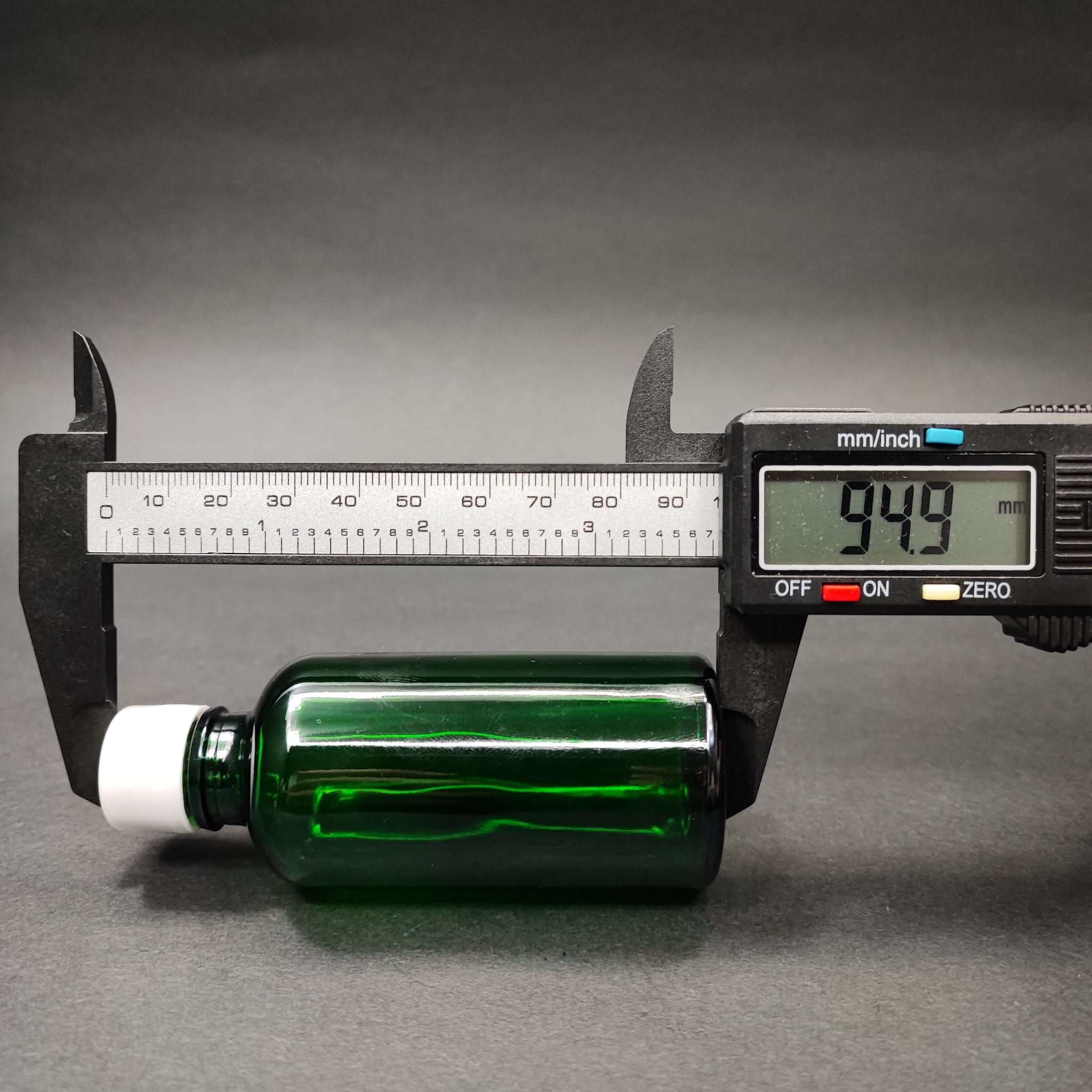 50 CC YEŞİL CAM ŞİŞE + KENDİNDEN CONTALI SIZDIRMAZ BEYAZ KAPAK - 50 ML KAPAKLI CAM ŞİŞE