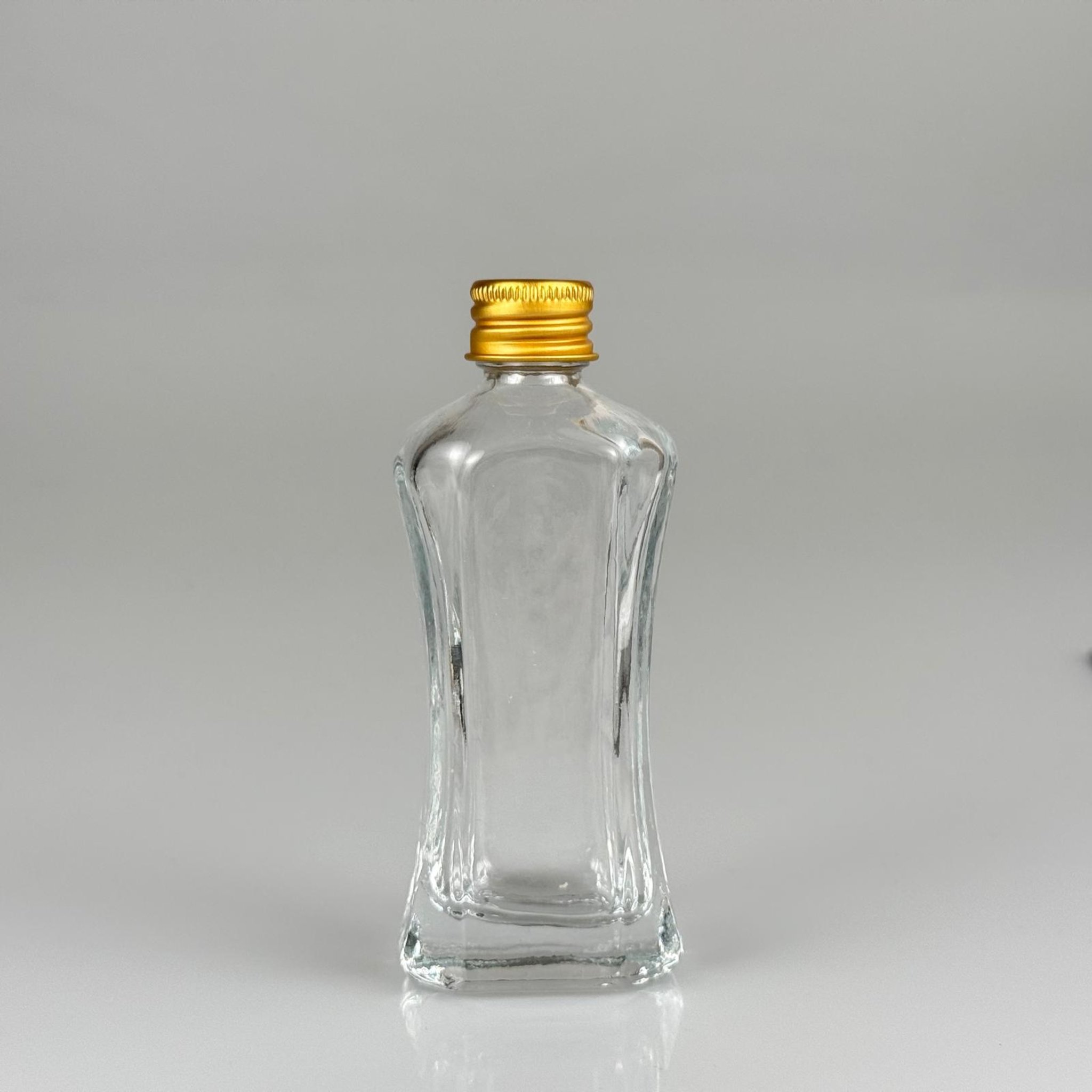 50 CC MİLANO MODEL CAM ŞİŞE + GOLD ALÜMİNYUM METAL KAPAKLI TAKIM - 50 ML LÜKS CAM ŞİŞE (CAMIN KALINLIĞI İLE İLGİLİ + - 5 ML TOLERANS OLABİLİR)
