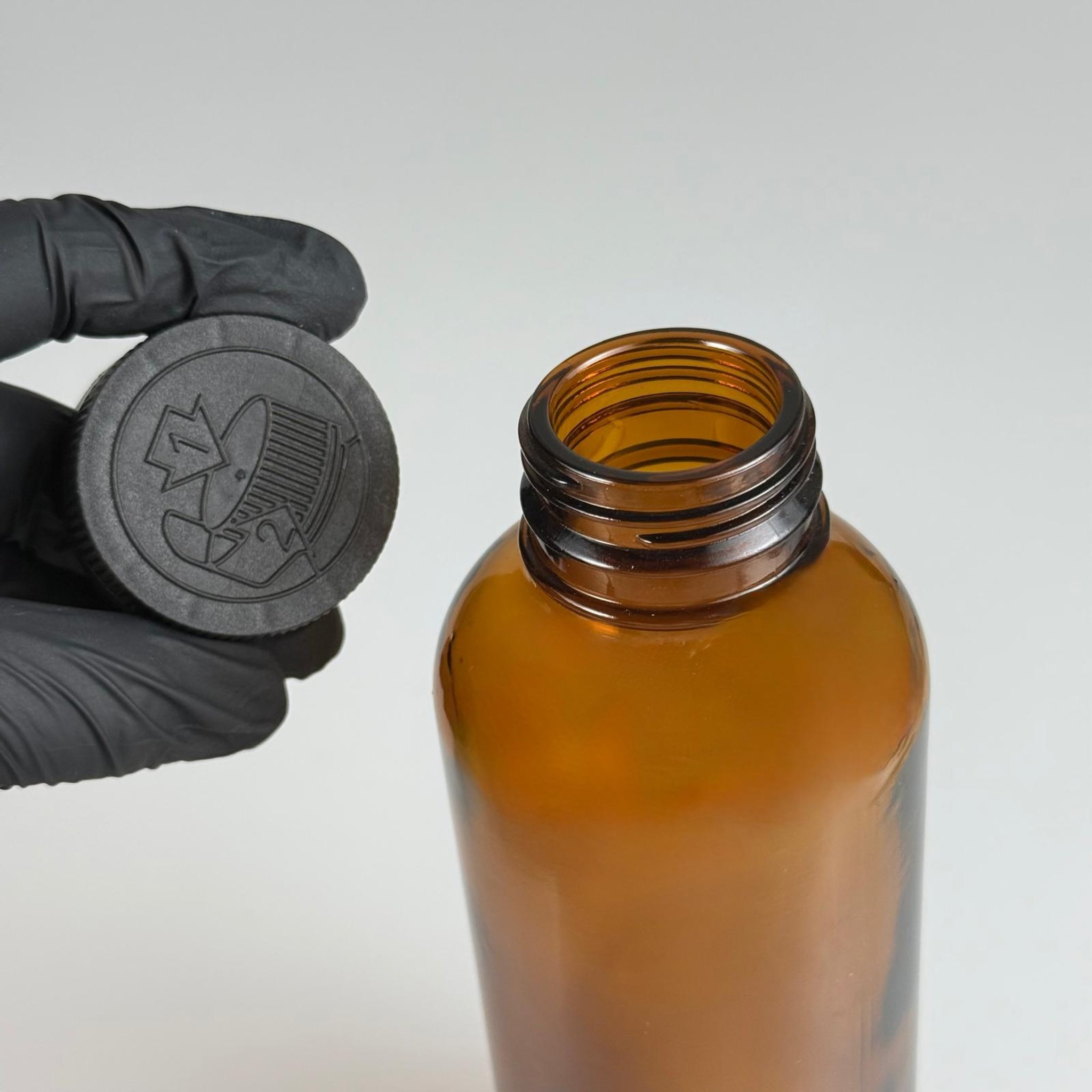 500 CC ENDÜSTRİYEL, KEVITA MODEL GENİŞ AĞIZLI AMBER CAM ŞİŞE + SİYAH ÇOCUK KİLİTLİ KAPAKLI - 500 ML CAM KAHVERENGİ ECZA, ZEYTİNYAĞI, ÇEREZ, GRANÜR KAHVE, COLDBREW VB İÇİN ÇOK AMAÇLI CAM ŞİŞELER