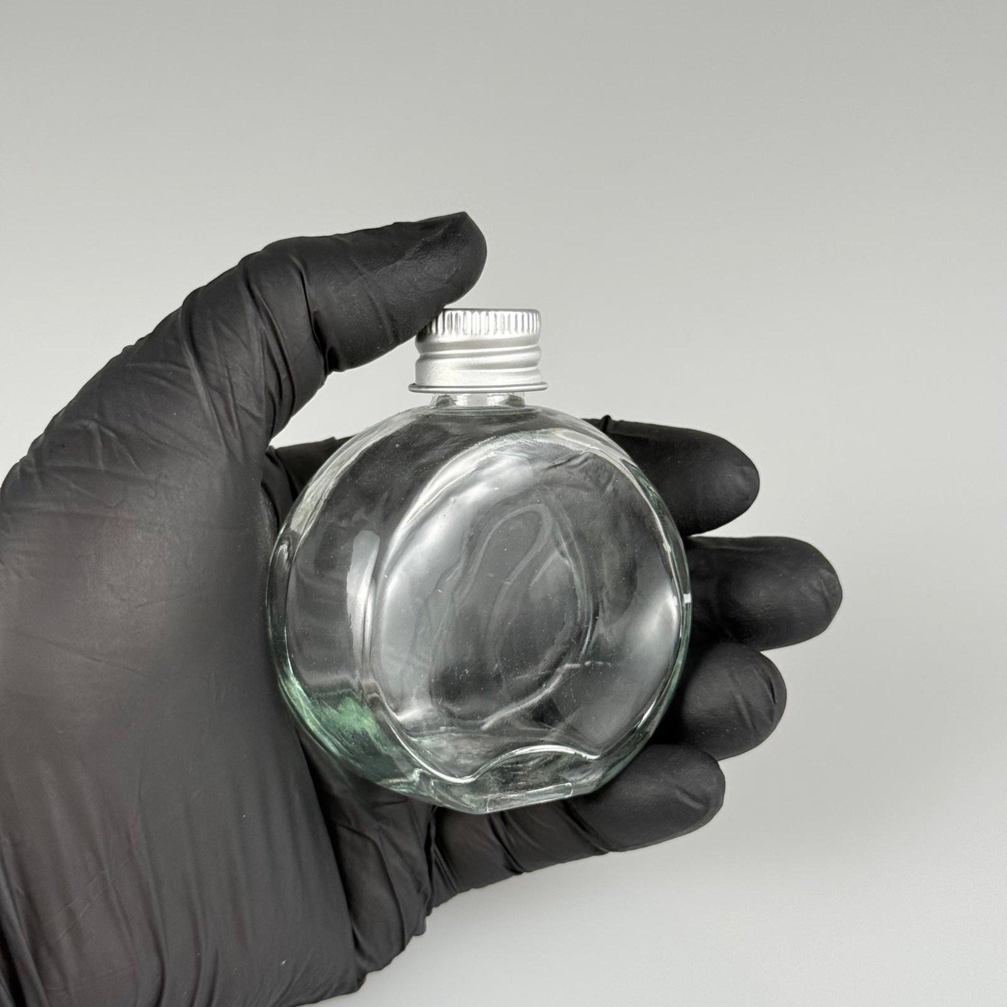 50 CC OVAL YASSI YUVARLAK CAM ŞİŞE + GÜMÜŞ ALÜMİNYUM METAL KAPAKLI TAKIM - 50 ML ŞEFFAF CAM ŞİŞE