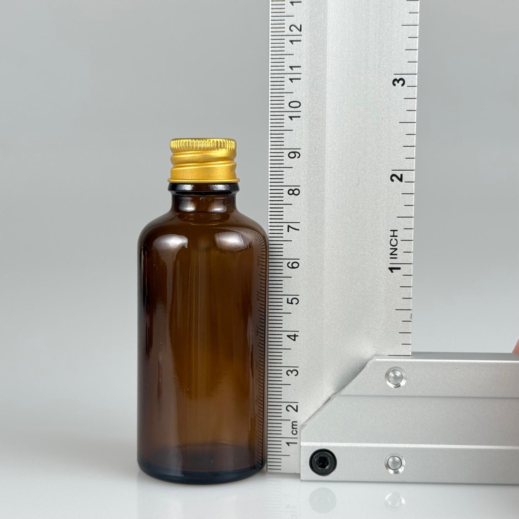 50 CC AMBER CAM ŞİŞE + KÖPÜK CONTALI GOLD ALÜMİNYUM METAL KAPAKLI TAKIM - 50 ML KAHVERENGİ CAM ŞİŞE