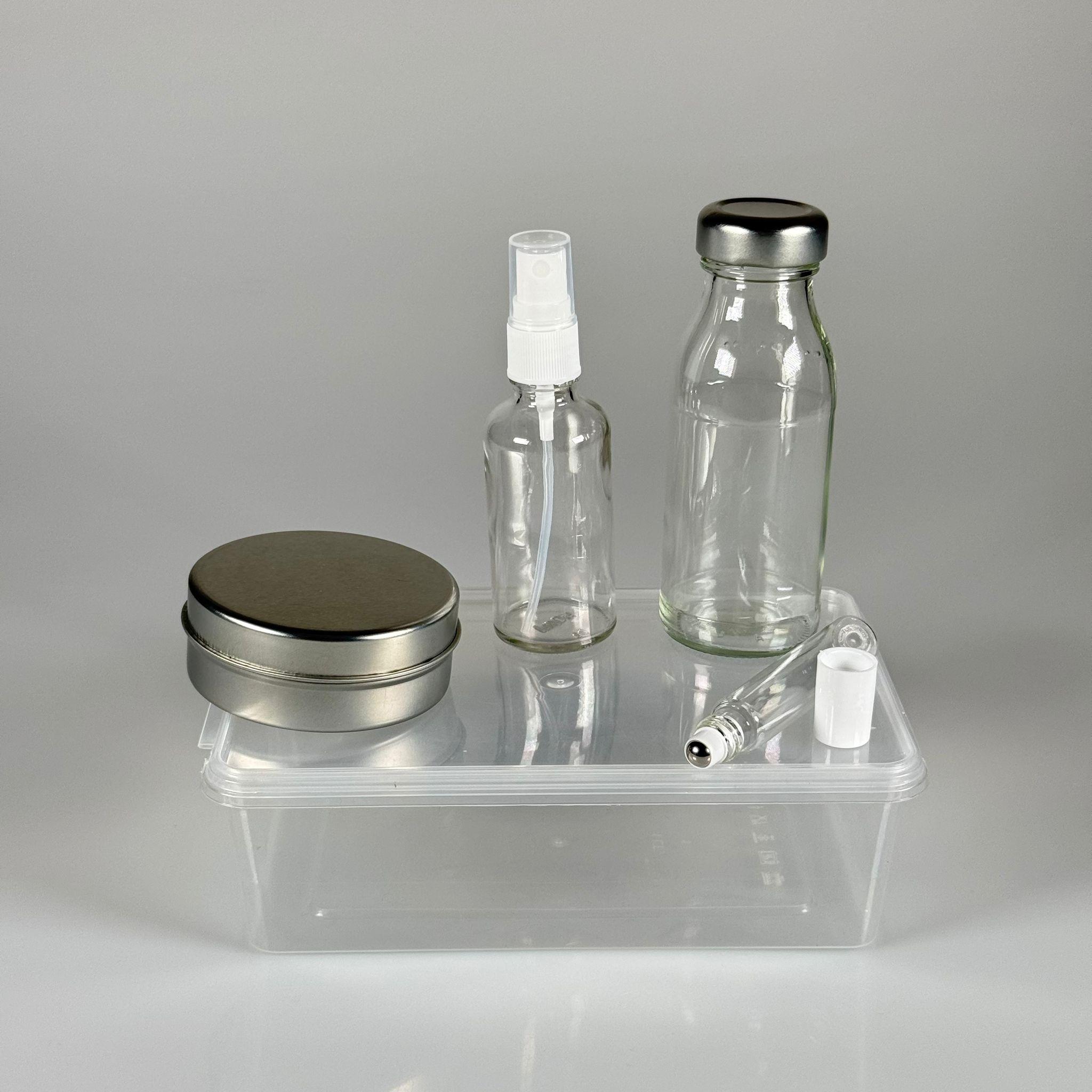 HAC, UMRE İÇİN AMBALAJ SETİ STANDART - 100 ML KAPAKLI METAL HURMA KUTUSU + 100 ML KAPAKLI CAM ZEMZEM ŞİŞESİ + 50 ML SPREYLİ CAM GÜLSUYU ŞİŞESİ + 10 ML ROLL-ON CAM KOKU ŞİŞESİ + PLASTİK SAKLAMA KABI TAKIM