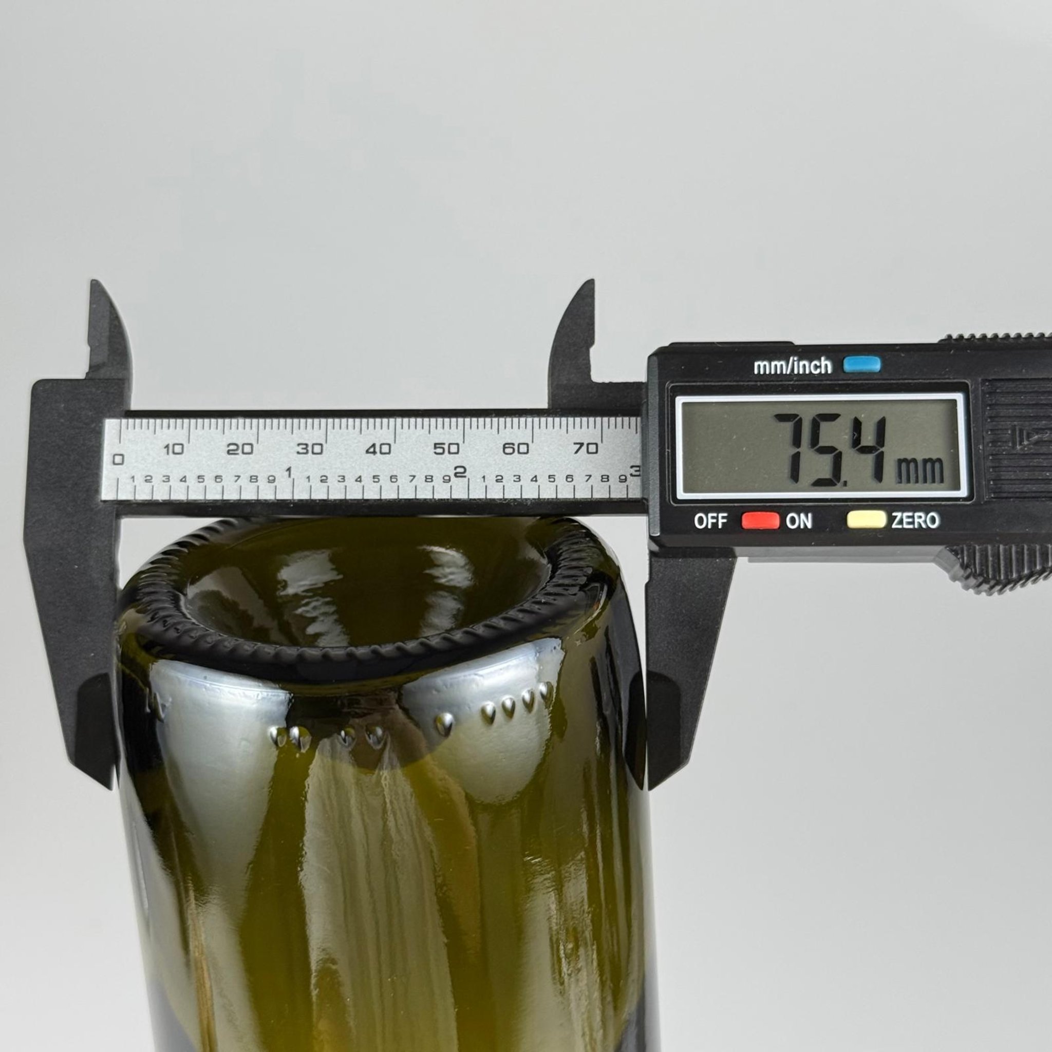 0,75 LT MANTAR TIPALI CAM ŞİŞE - 750 CC YEŞİL CAM ŞİŞE + YEŞİL MANTAR TIPA