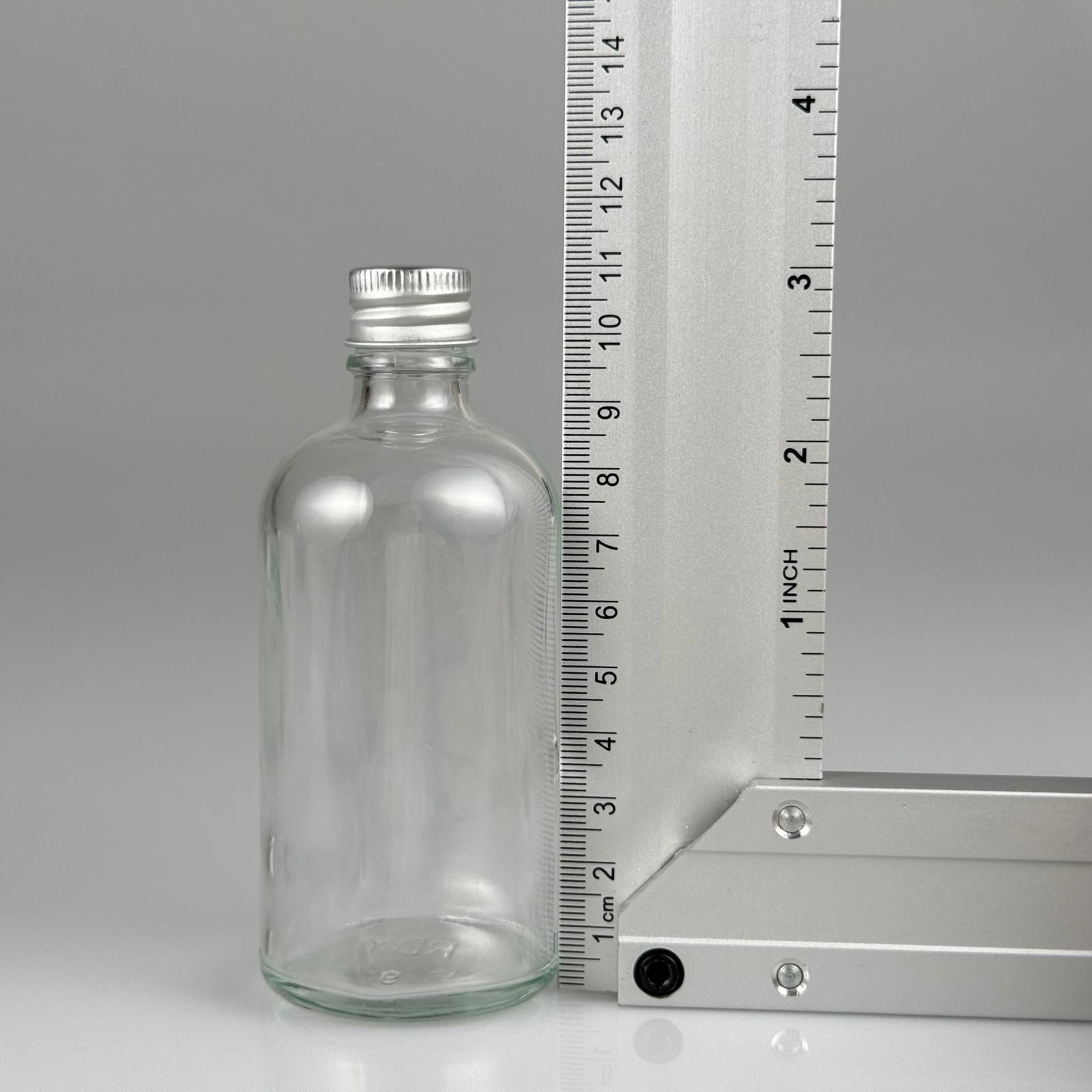 100 CC ŞEFFAF CAM ŞİŞE + KÖPÜK CONTALI GÜMÜŞ ALÜMİNYUM METAL KAPAKLI + KOLONYA TIPALI TAKIM - 100 ML ŞEFFAF CAM ŞİŞE