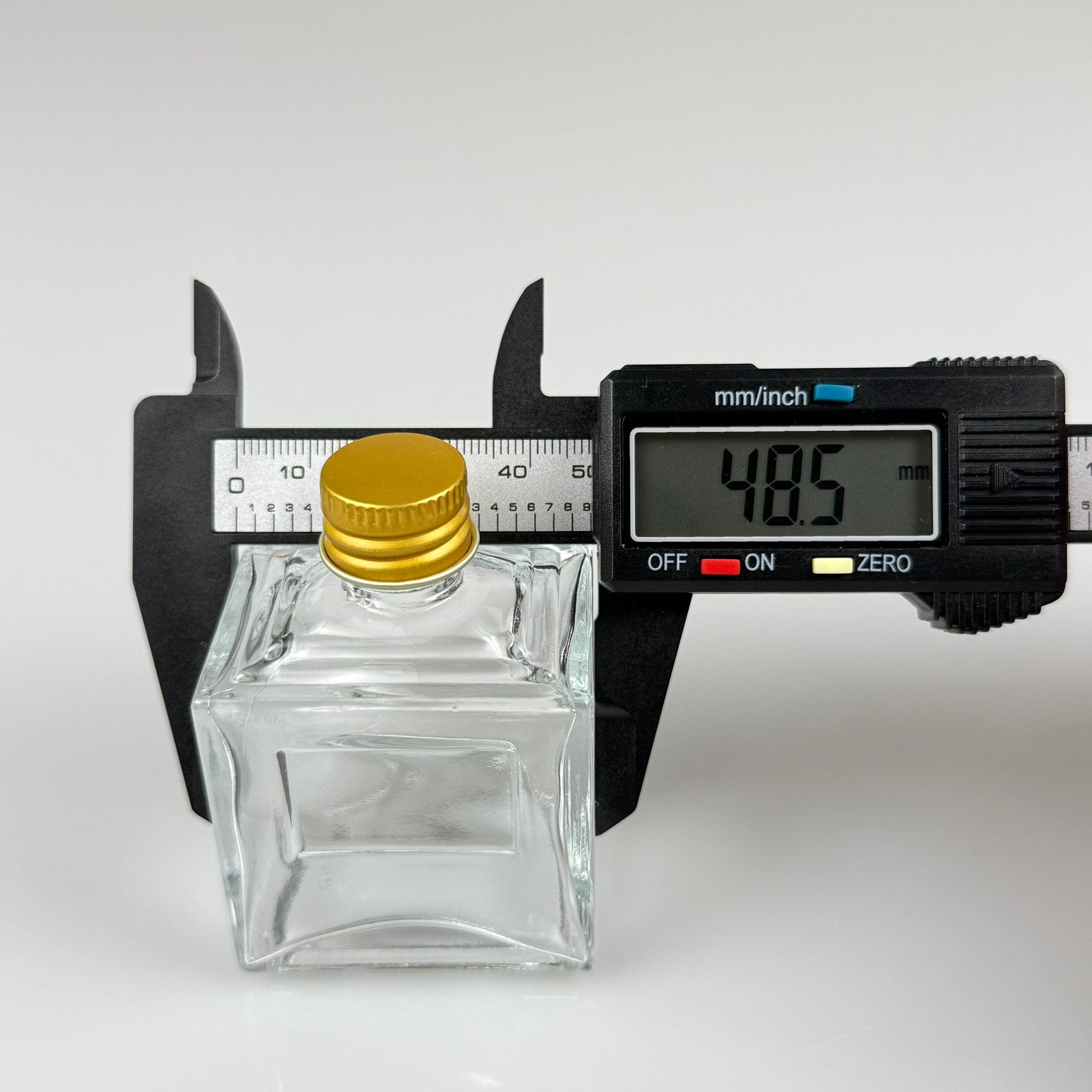 50 CC KÖŞELİ PRİZMA CAM ŞİŞE - GOLD METAL KAPAKLI - 50 ML PRESTİJLİ ŞİŞE
