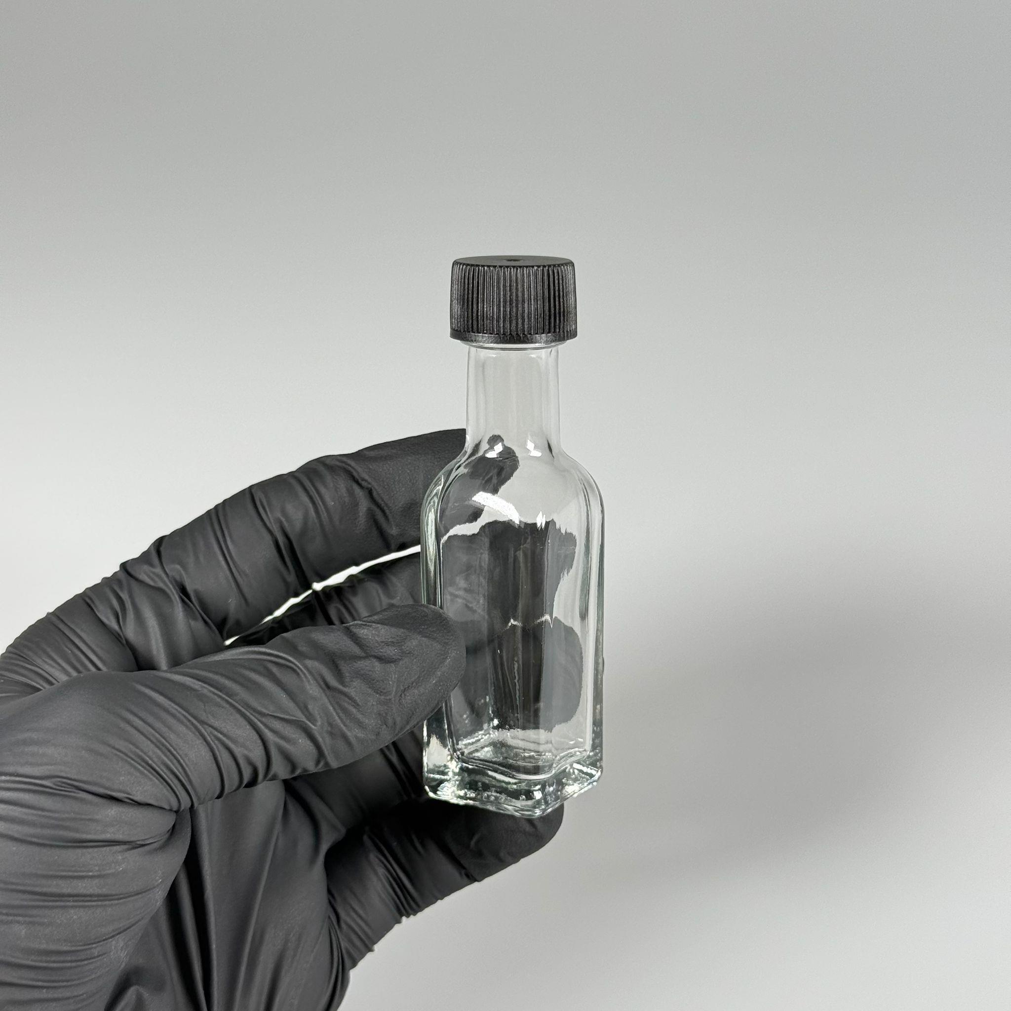 20 CC MARASKA KÖŞELİ CAM ŞİŞE - SİYAH PLASTİK KAPAKLI - 20 ML KAPAKLI CAM ŞİŞE