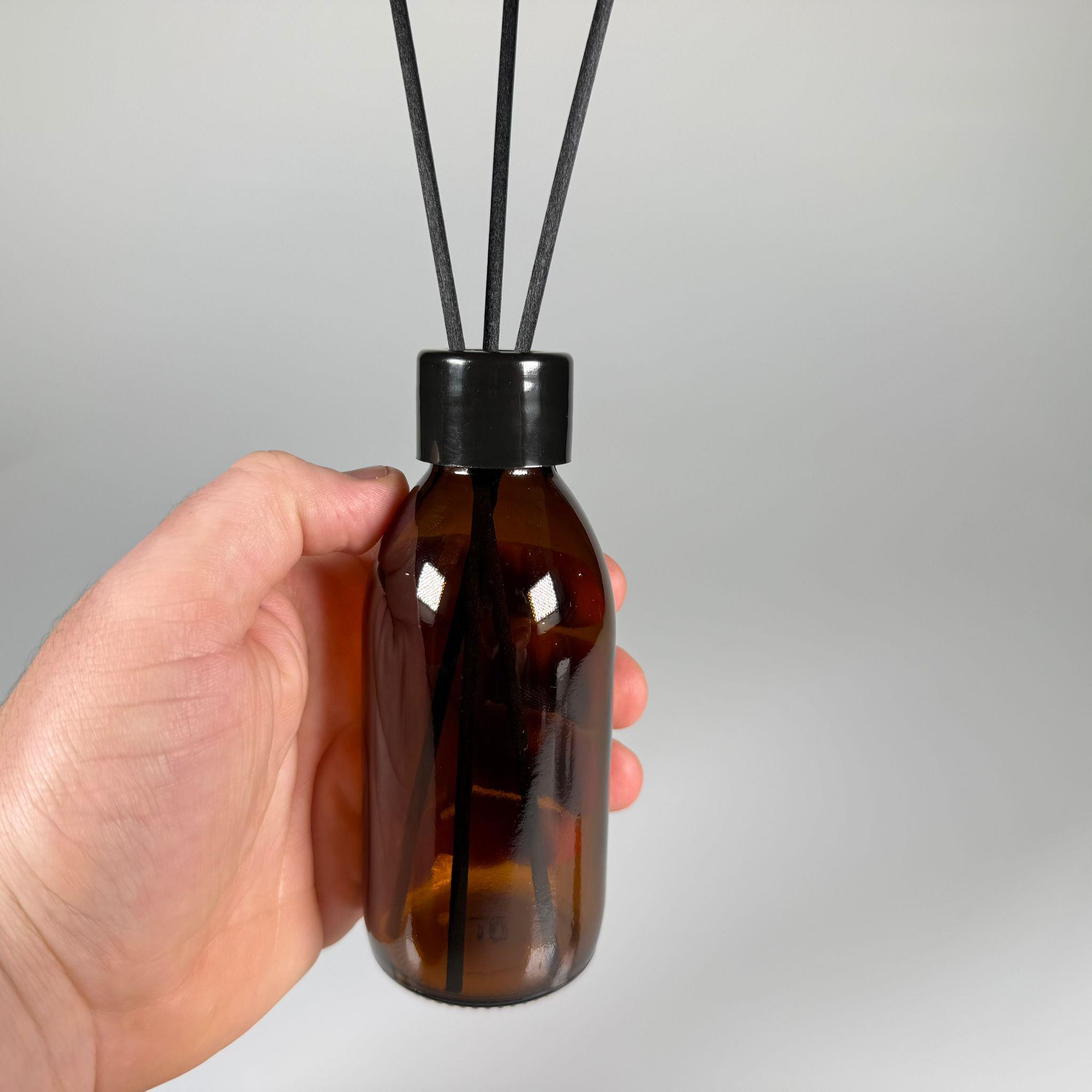 150 CC AMBER CAM BAMBU ODA KOKUSU ŞİŞESİ - 150 ML ÇUBUKLU BAMBU ODA KOKUSU ŞİŞESİ - DİFÜZÖR ŞİŞE- CAM ŞİŞE + SİYAH VİDALI KAPAK + KÖR TIPA + 3 ADET FİBER SİYAH BAMBU ÇUBUK
