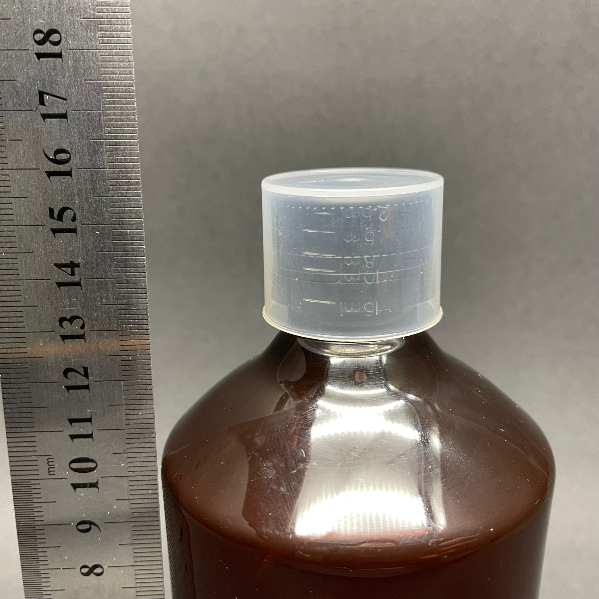 500 CC AMBER SERT PLASTİK ŞİŞE - SİYAH KİLİTLİ KAPAKLI - ŞURUP ÖLÇEKLİ  - 500 ML KAHVERENGİ PET ŞİŞE