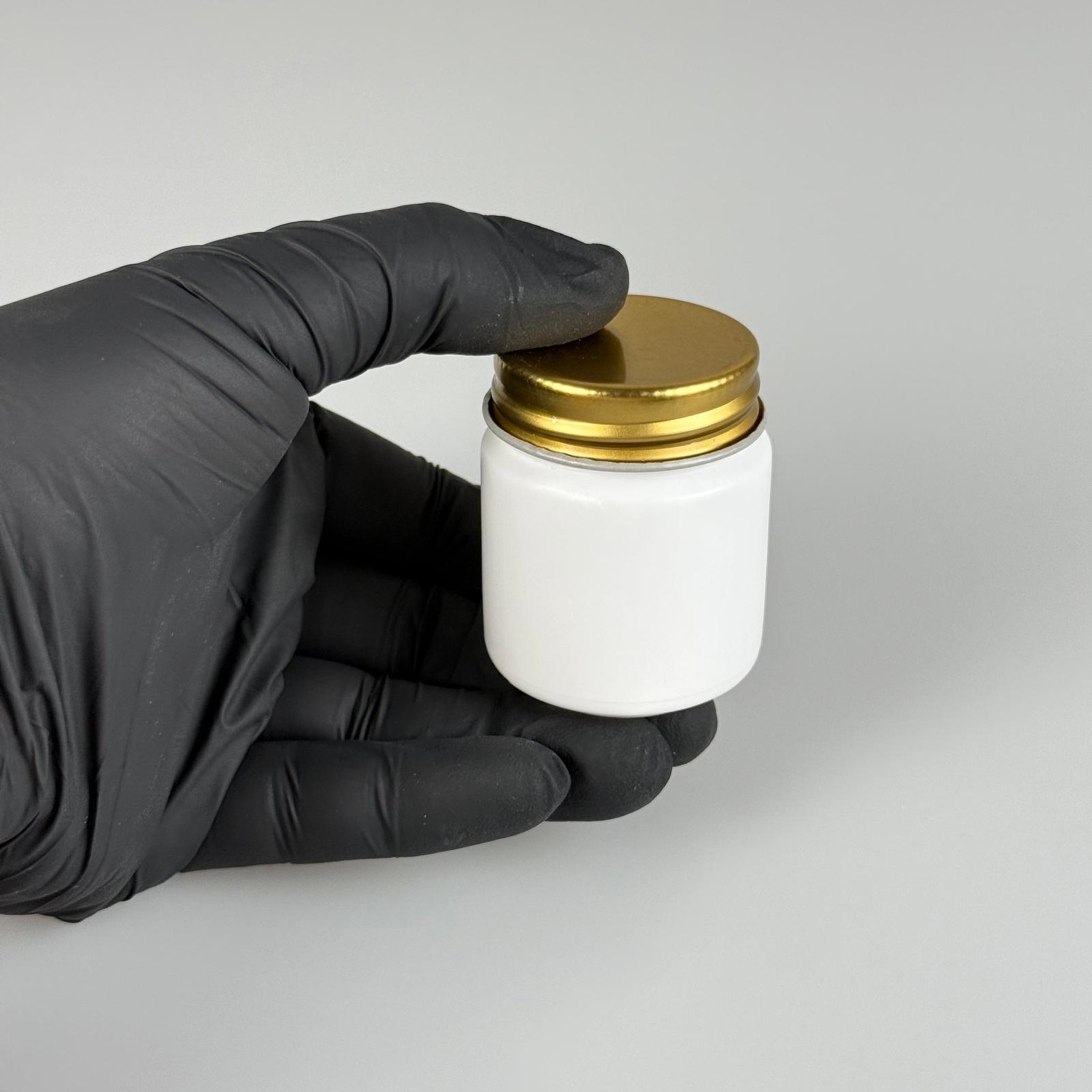 50 CC BEYAZ SERT POLİETİLEN ŞİŞE + GOLD METAL KAPAKLI - 50 ML POLİETİLEN ŞİŞE