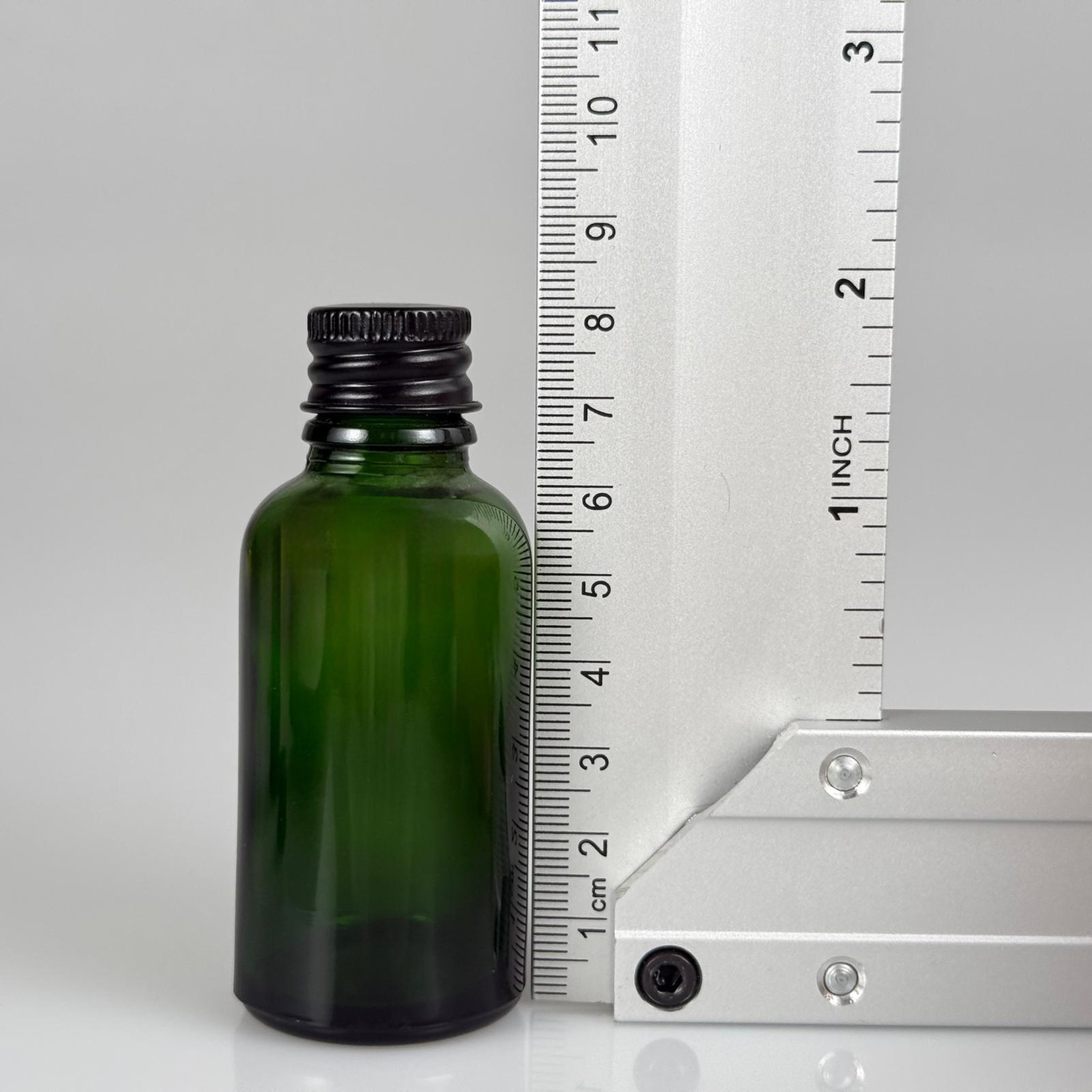 30 CC YEŞİL CAM ŞİŞE + KÖPÜK CONTALI SİYAH ALÜMİNYUM METAL KAPAKLI + KÖR TIPALI TAKIM - 30 ML YEŞİL CAM ŞİŞE