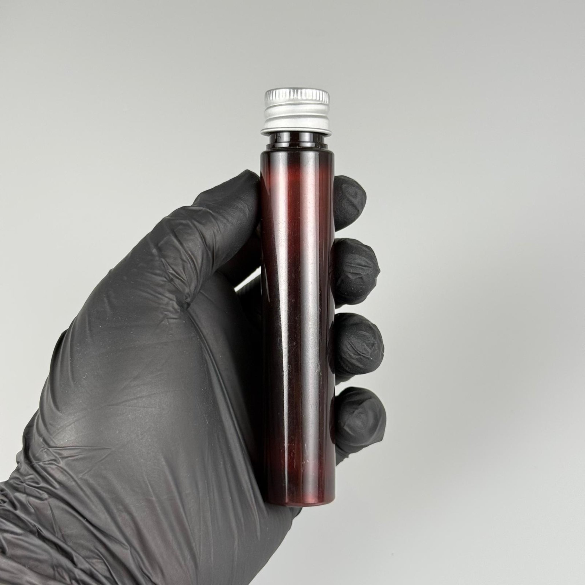 30 CC AMBER TÜP PLASTİK ŞİŞE + KÖPÜK CONTALI GÜMÜŞ ALÜMİNYUM METAL KAPAKLI TAKIM - 30 ML KAHVERENGİ PET ŞİŞE
