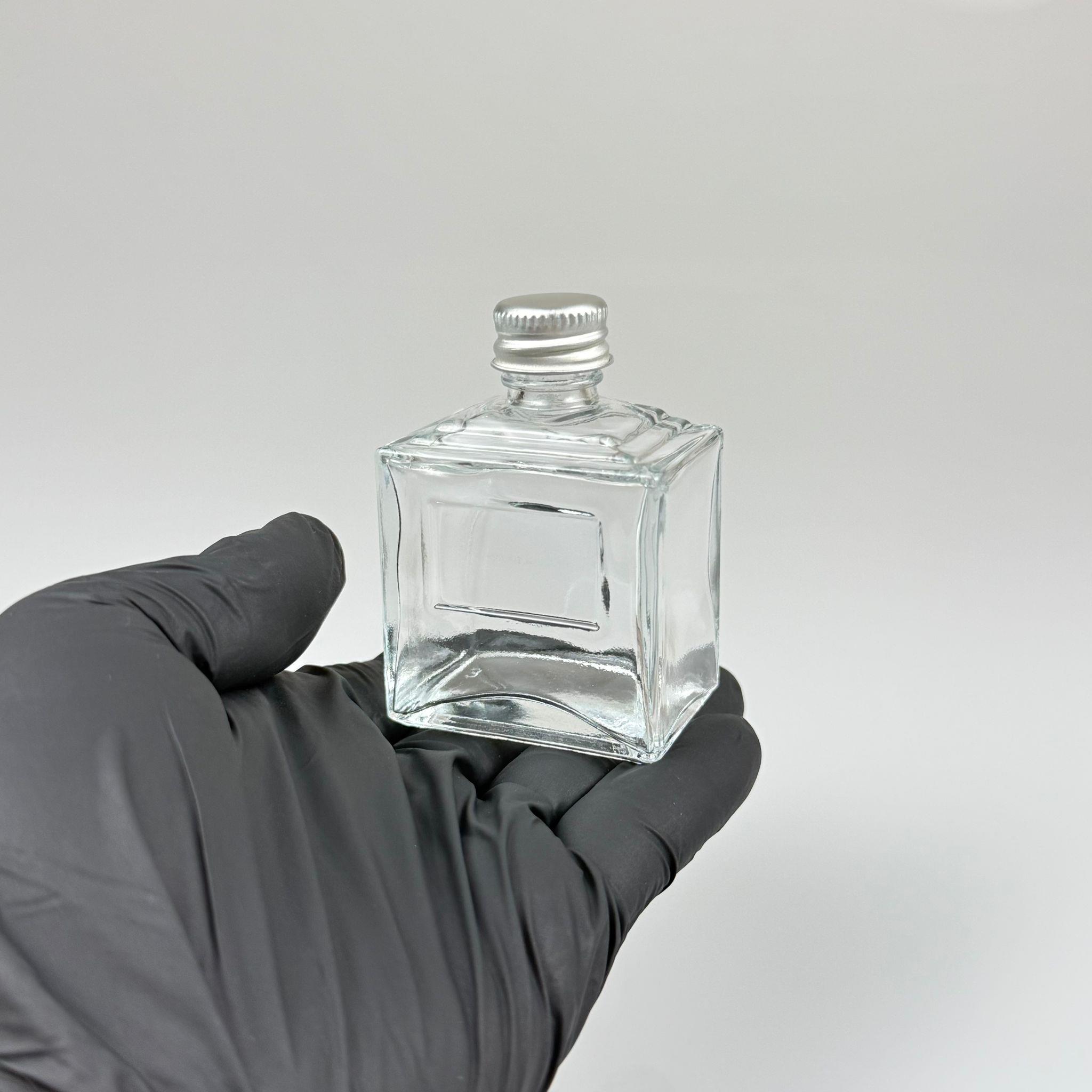50 CC KÖŞELİ PRİZMA CAM ŞİŞE - GÜMÜŞ METAL KAPAKLI - 50 ML PRESTİJLİ ŞİŞE