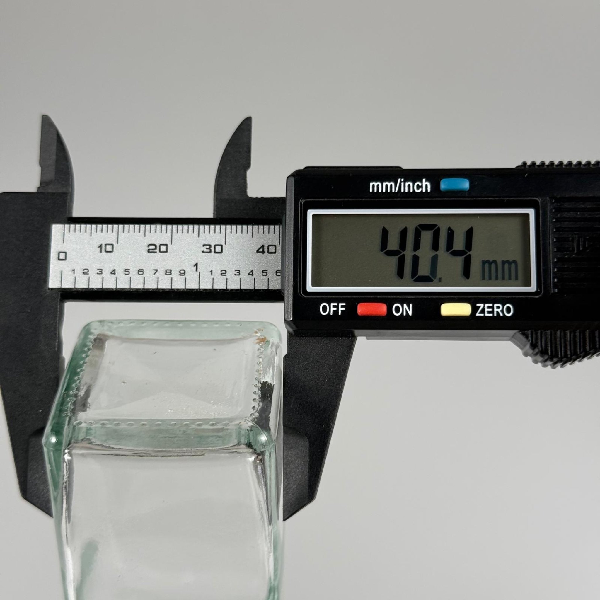 100 CC MARASKA CAM ŞİŞE + BEYAZ KİLİTLİ KAPAK + 15 ML ÖLÇEK TAKIM - 100 ML KÖŞELİ CAM ŞİŞE - 100 ML KARE CAM YAĞ ŞİŞESİ