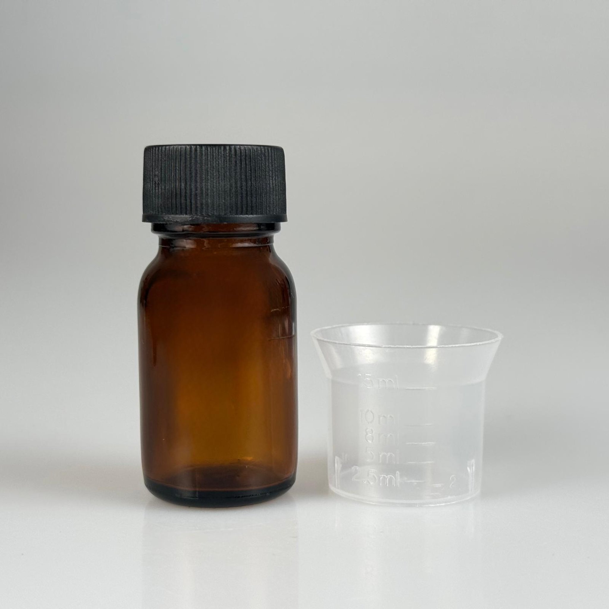20 CC AMBER CAM ŞİŞE + SİYAH PLASTİK KAPAK + 15 ML ÖLÇEK TAKIM - 20 ML KAHVERENGİ BOŞ ŞURUP ŞİŞESİ (AĞIZ ÇAPI 25 MM) - 20 ML ECZA ŞİŞESİ