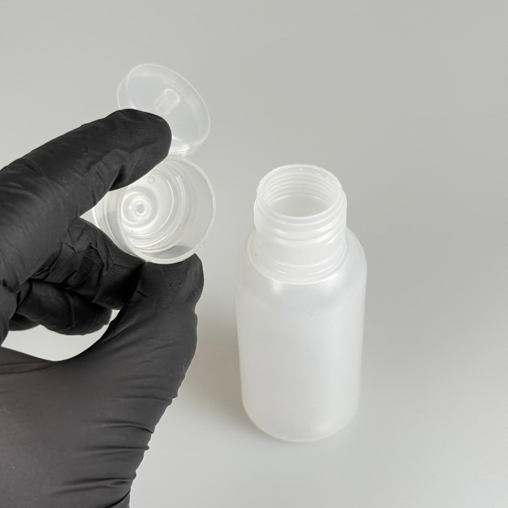 50 ML SIKILABİLİR YUMUŞAK POLİETİLEN PE PLASTİK ŞİŞE - ŞEFFAF FLİPTOP AKITICI ŞAMPUAN KAPAKLI - 50 cc sos, yağ, kartuş, mürekkep vb için boş şişeler