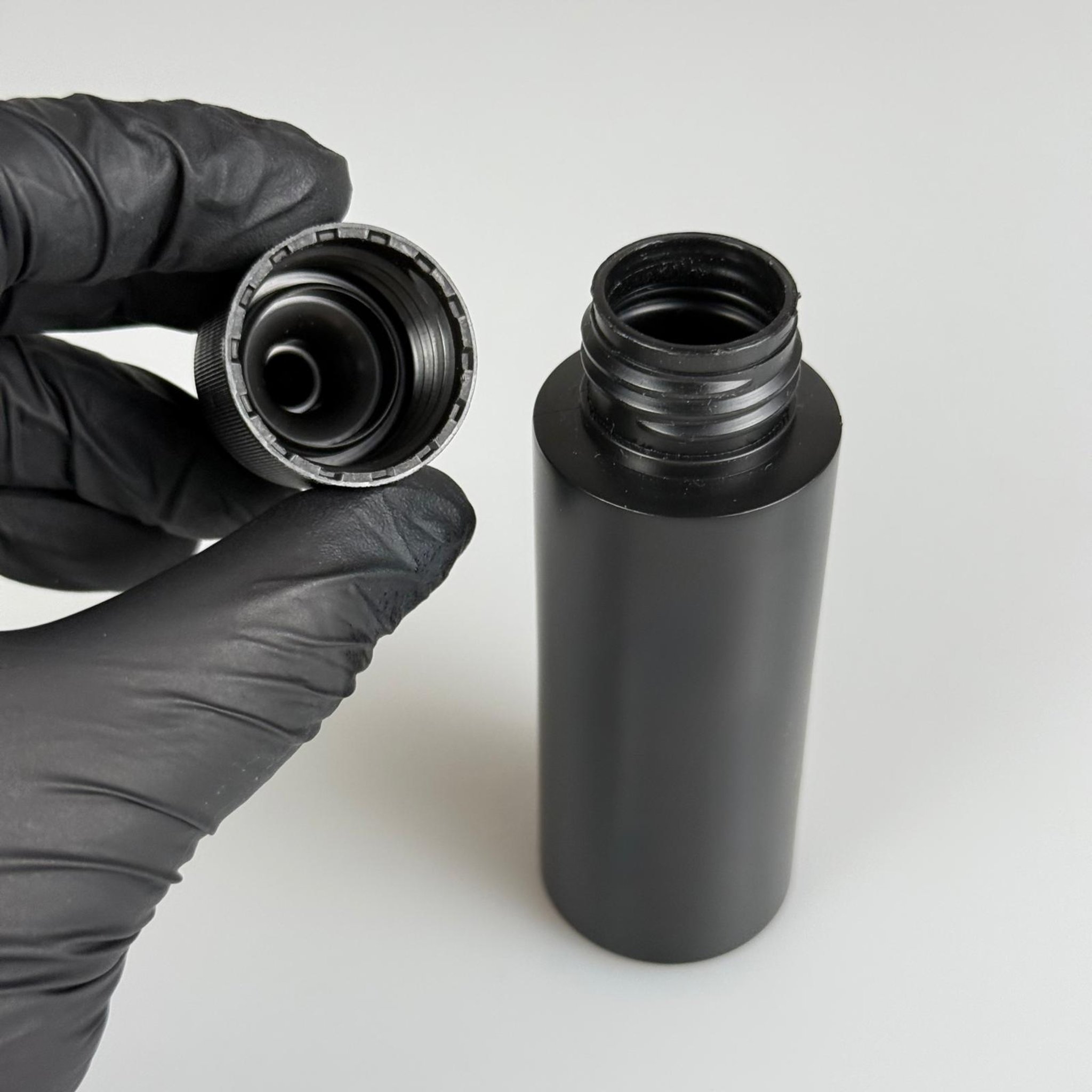 50 CC SİYAH POLİETİLEN PLASTİK ŞİŞE - 24 MM SİYAH ASANSÖR KAPAKLI  - 50 ML KAPAKLI PLASTİK ŞİŞE