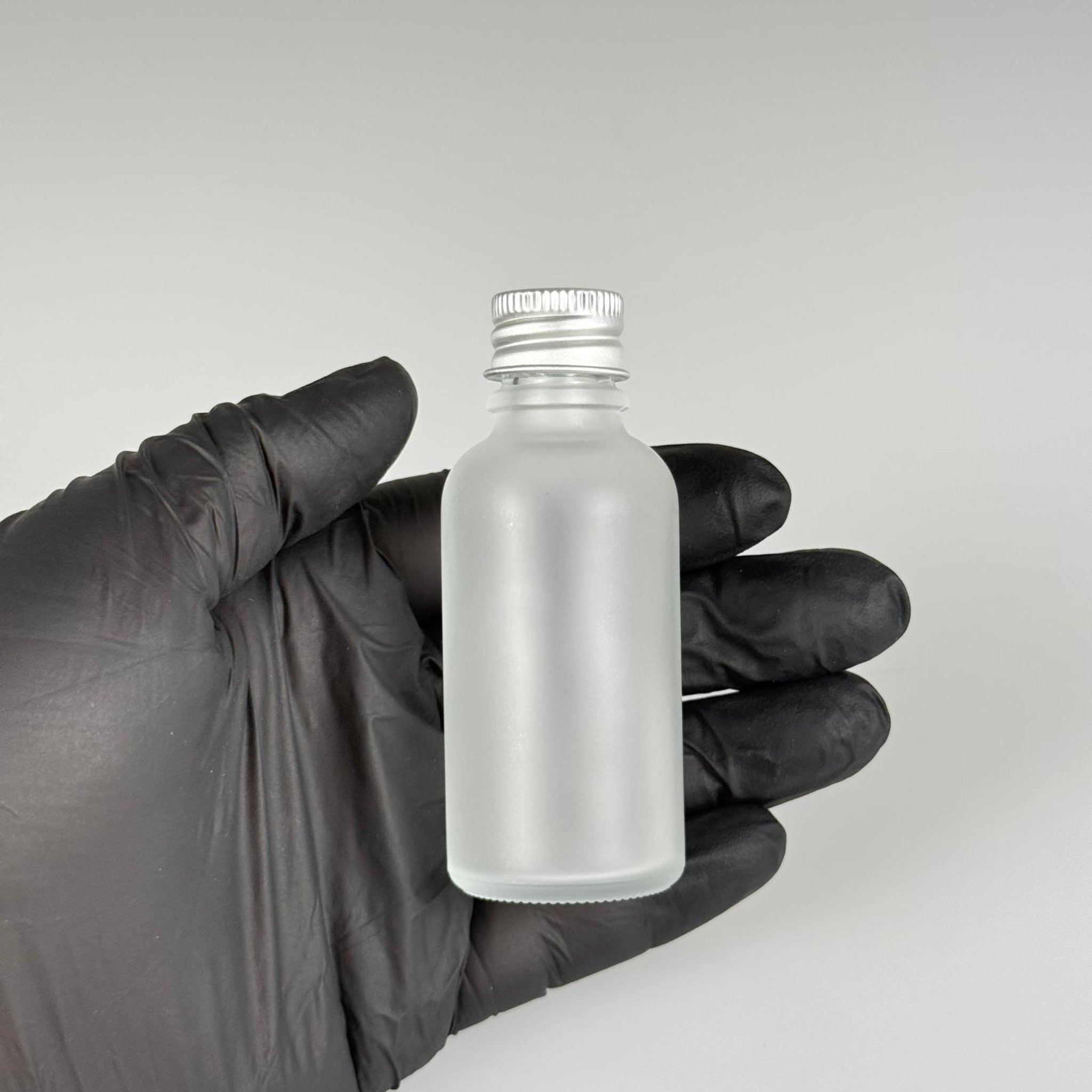 30 CC BUZLU CAM ŞİŞE + KÖPÜK CONTALI GÜMÜŞ ALÜMİNYUM METAL KAPAKLI + KÖR TIPALI TAKIM - 30 ML BUZLU CAM ŞİŞE