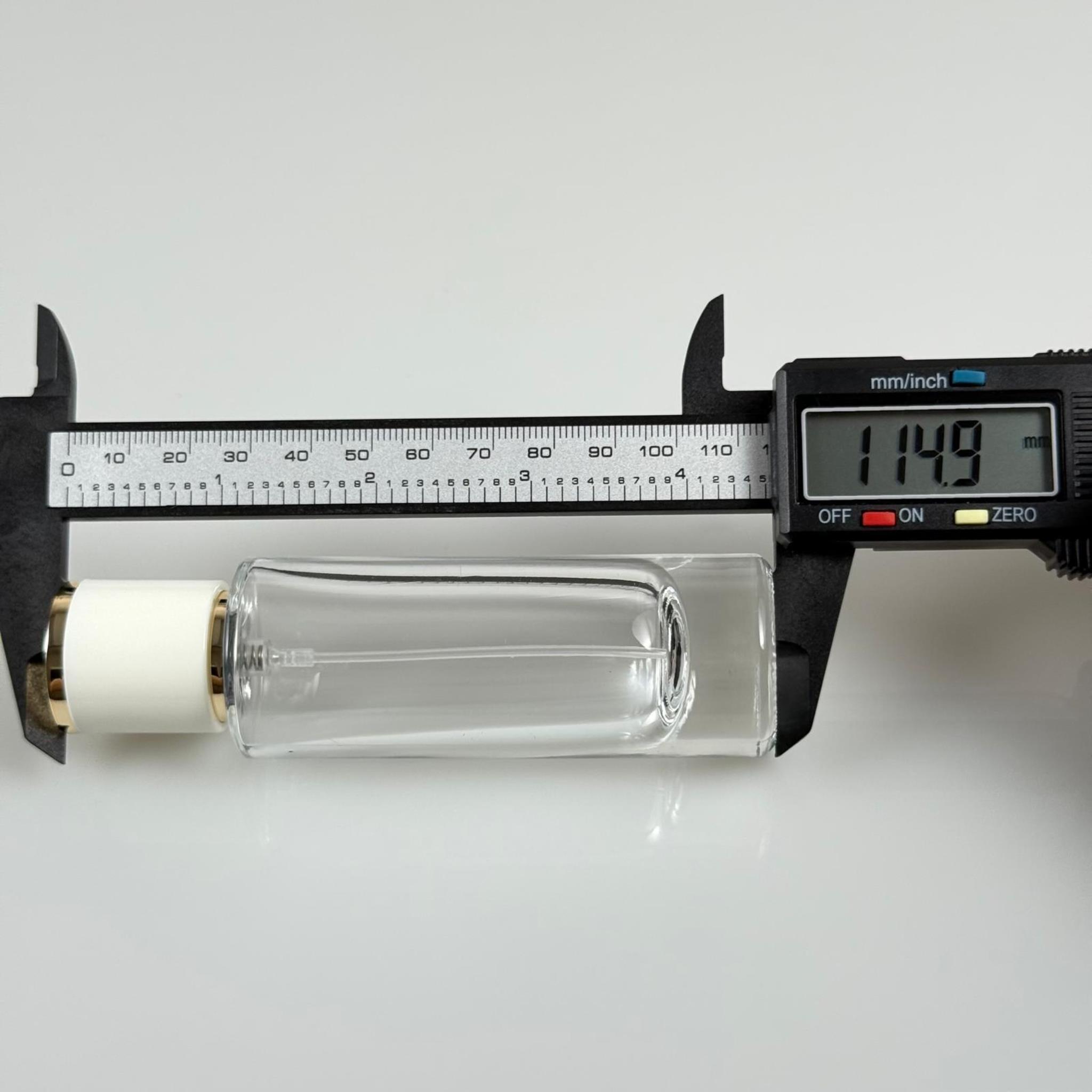 30 ML SİLİNDİR UZUN MODEL PARFÜM ŞİŞESİ - GOLD METAL SPREYLİ + GOLD BEYAZ KAPAKLI (AĞIZ 15 MM GEÇME KOLAY KAPAMA)