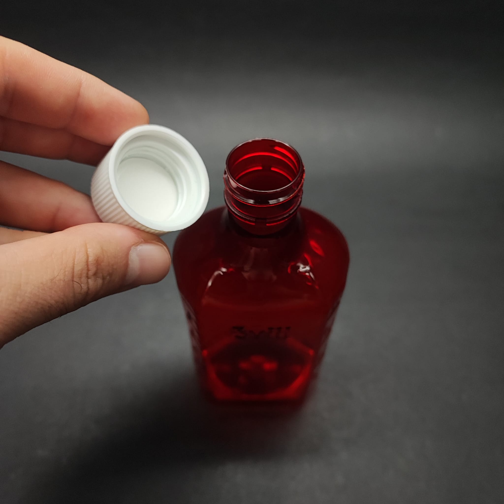 200 CC ÖLÇEKLİ PET ŞİŞE - BEYAZ ÇOCUK KİLİTLİ KAPAKLI - 200 ML VE OZ ÖLÇÜLÜ KIRMIZI PET ŞİŞE